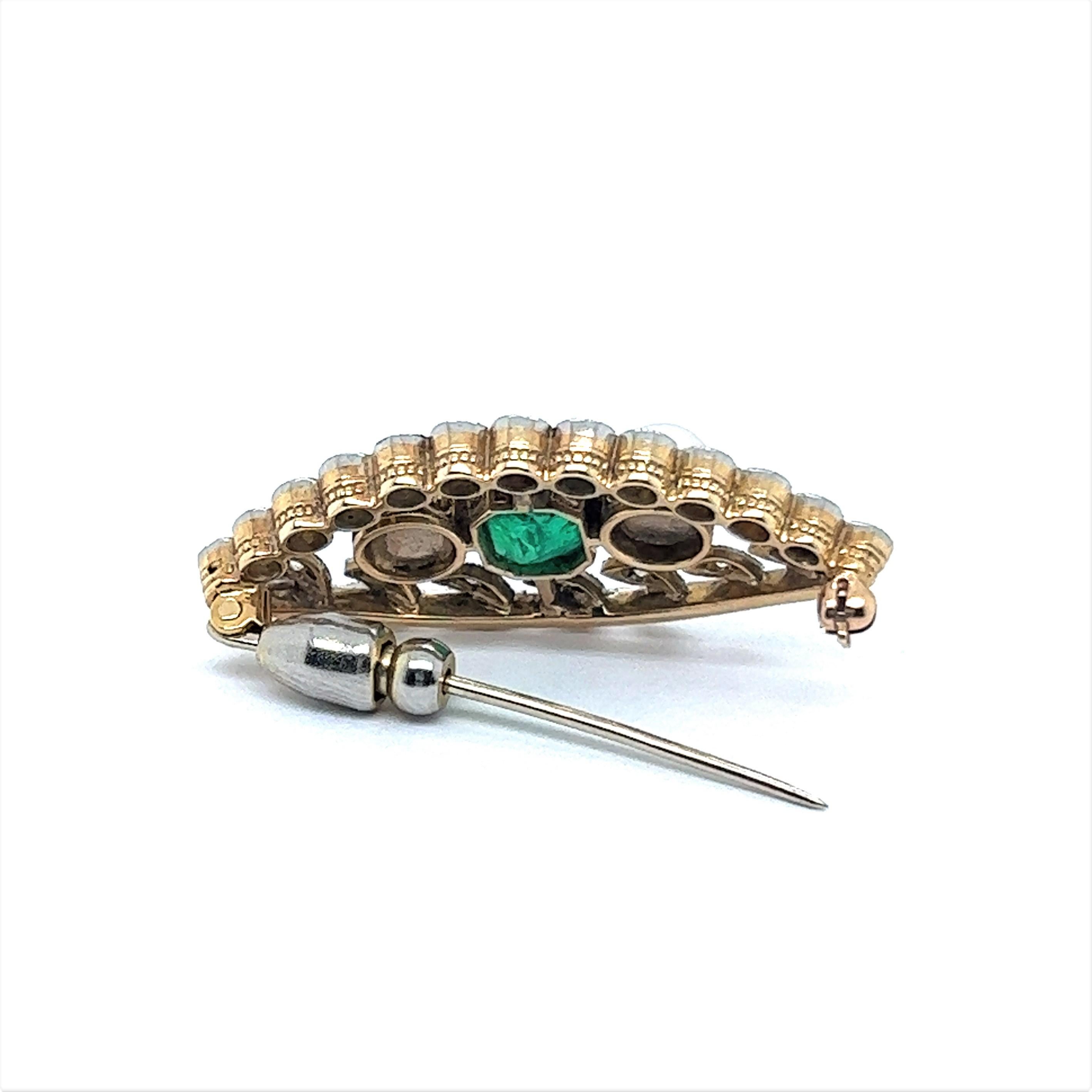 Encantador broche antiguo con esmeralda y diamantes talla antigua en Bueno estado para la venta en Lucerne, CH