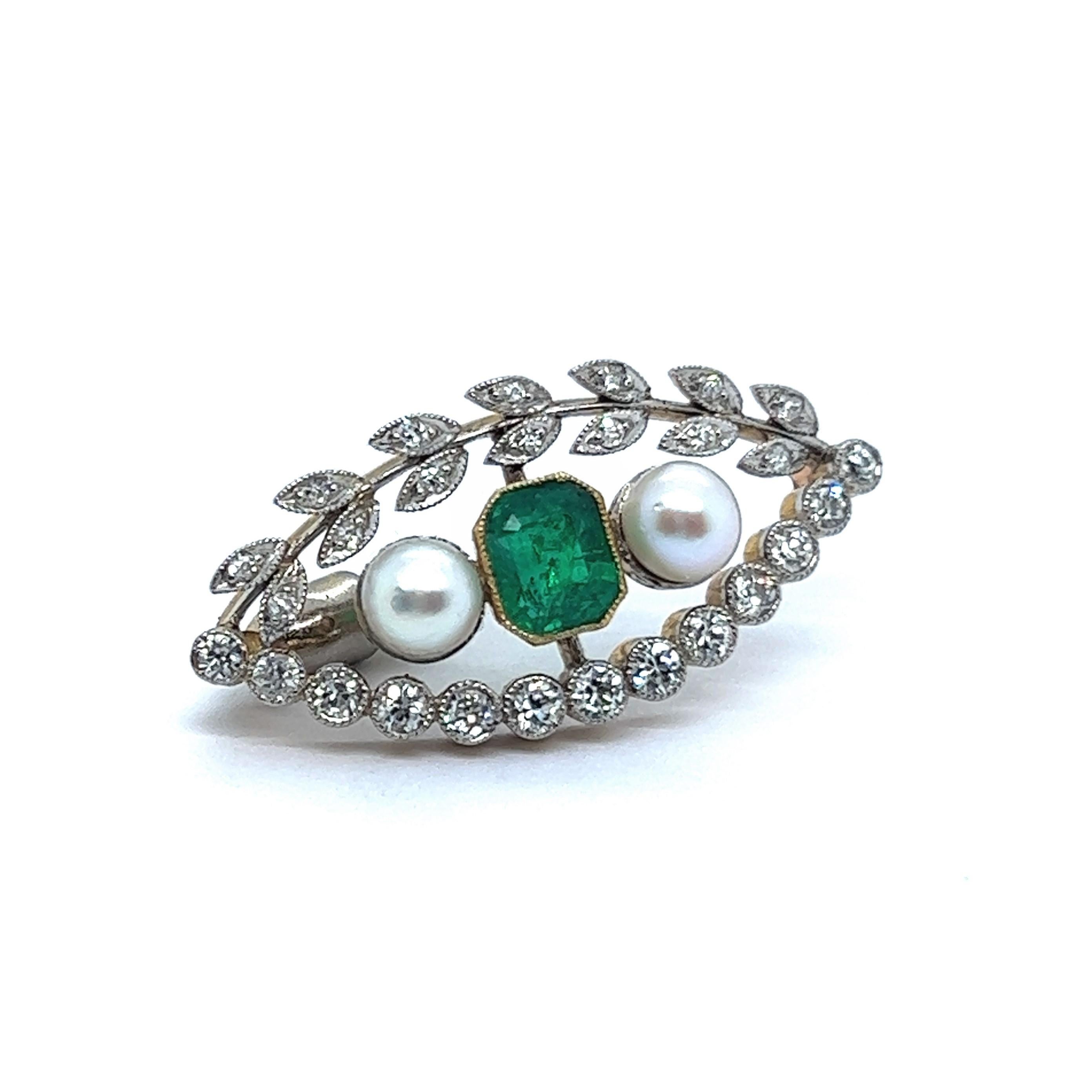 Old European Cut Charming Antique Brooch with Emerald and Old Cut Diamonds  For Sale