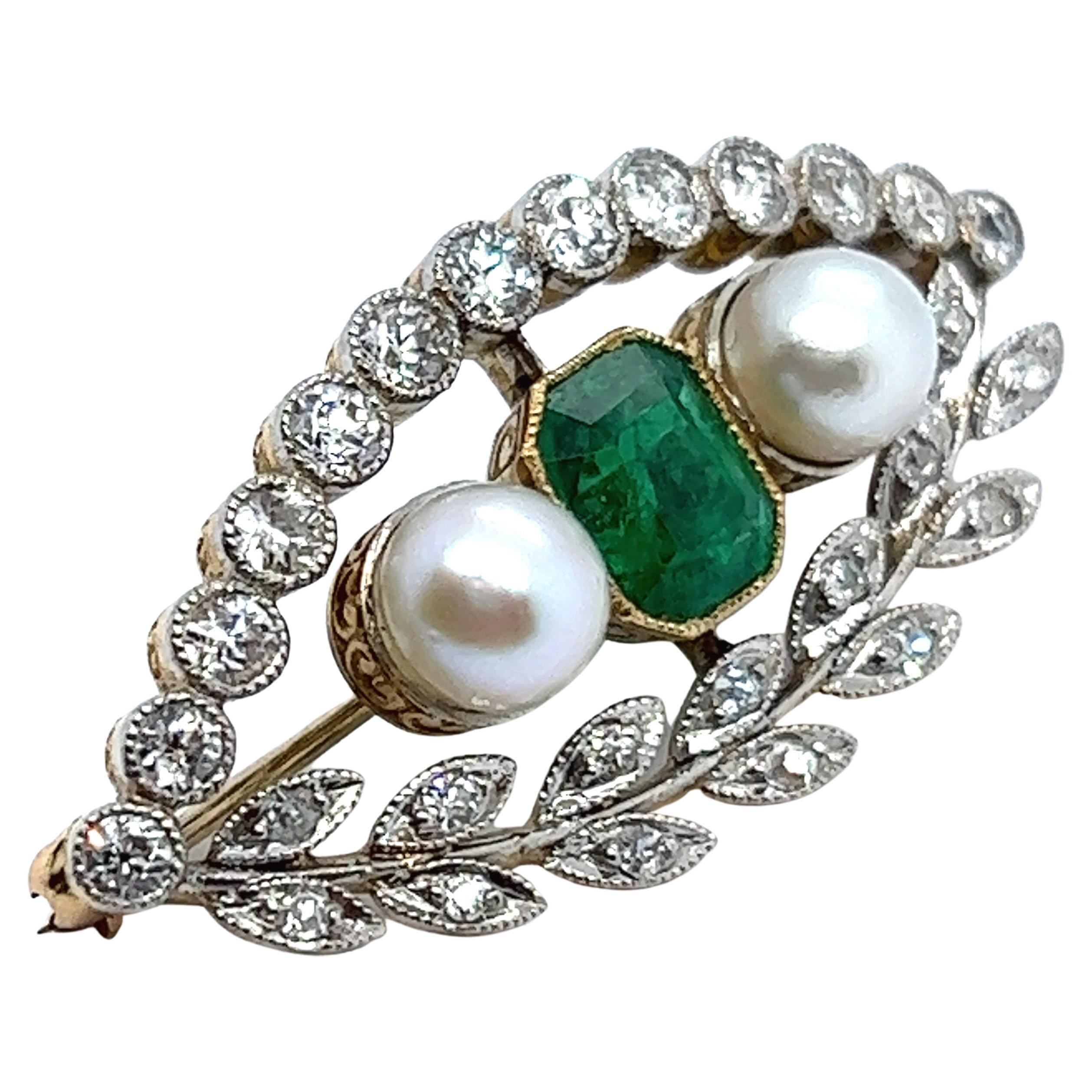 Charming Antique Brooch with Emerald and Old Cut Diamonds  For Sale