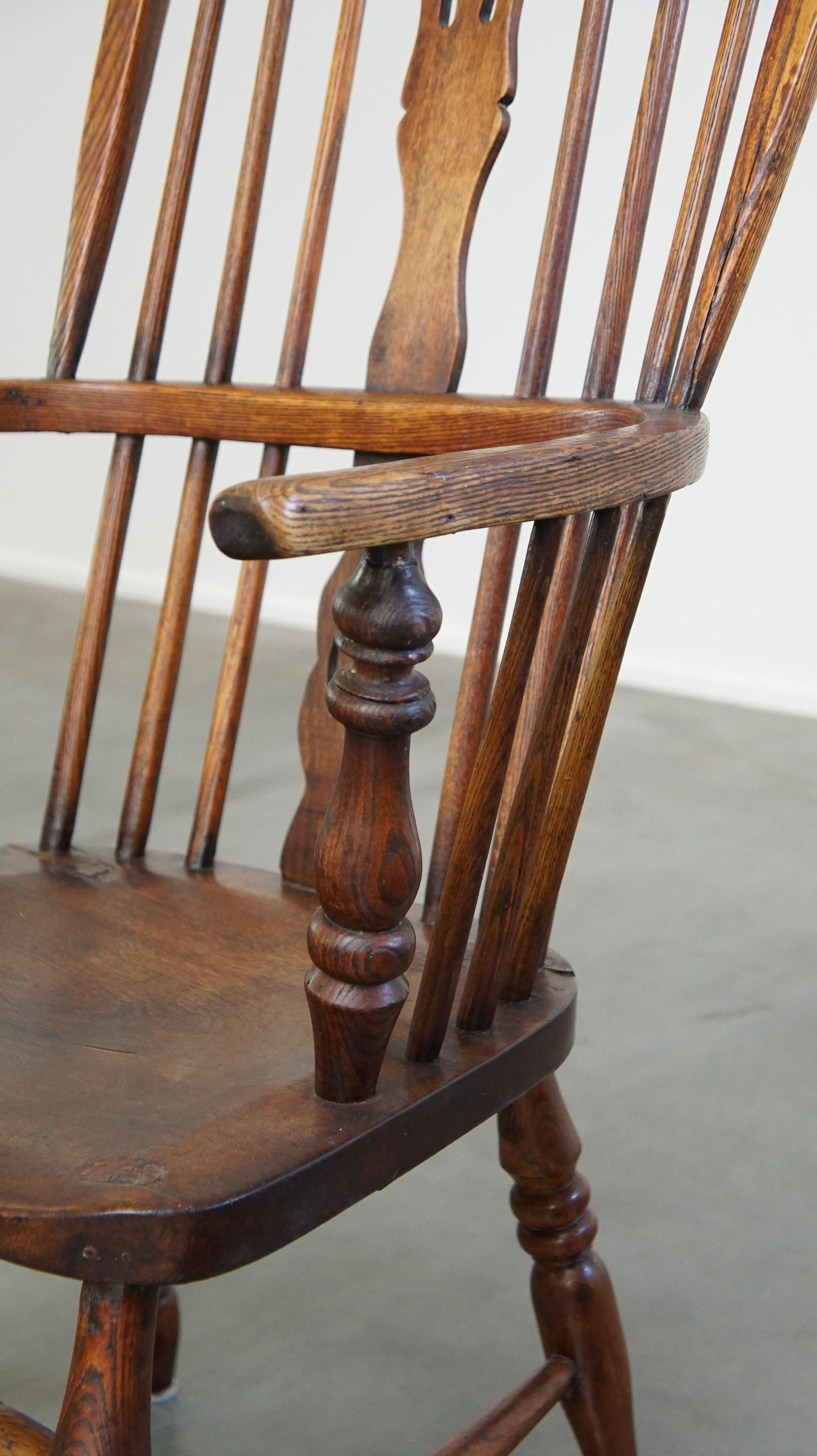 Charming, antique English highback Windsor dining chair with beautiful patina For Sale 4