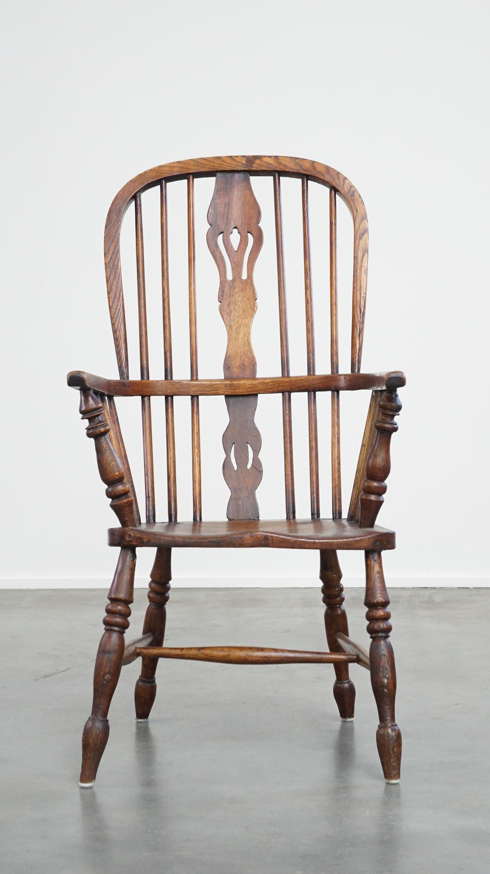 This beautiful antique Windsor dining chair has developed a wonderful patina over the years. The chair features a spindled backrest and a beautifully shaped seat. It is not only functional but also adds elegance to almost any interior. It is