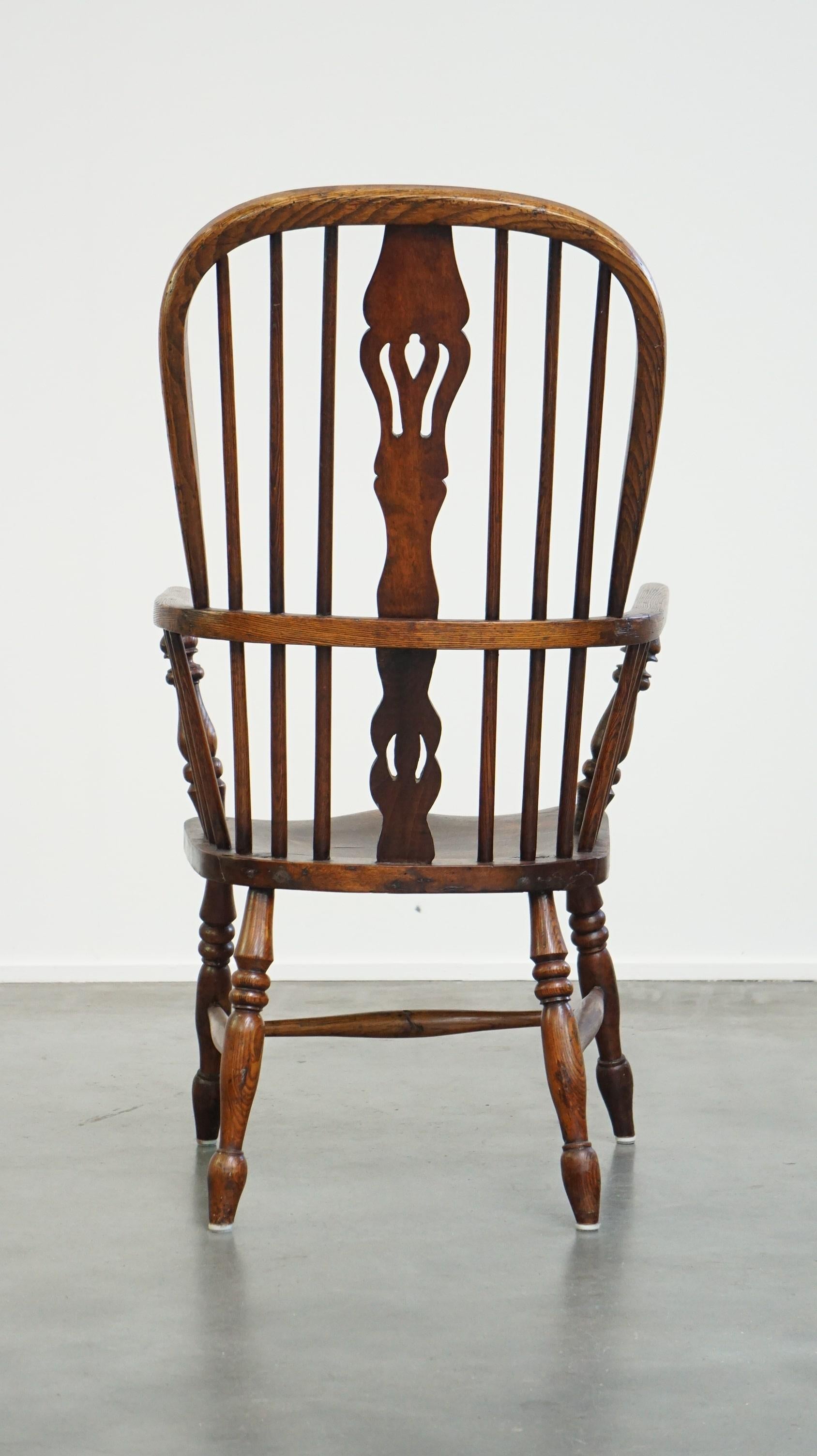 Charming, antique English highback Windsor dining chair with beautiful patina In Good Condition For Sale In Harderwijk, NL