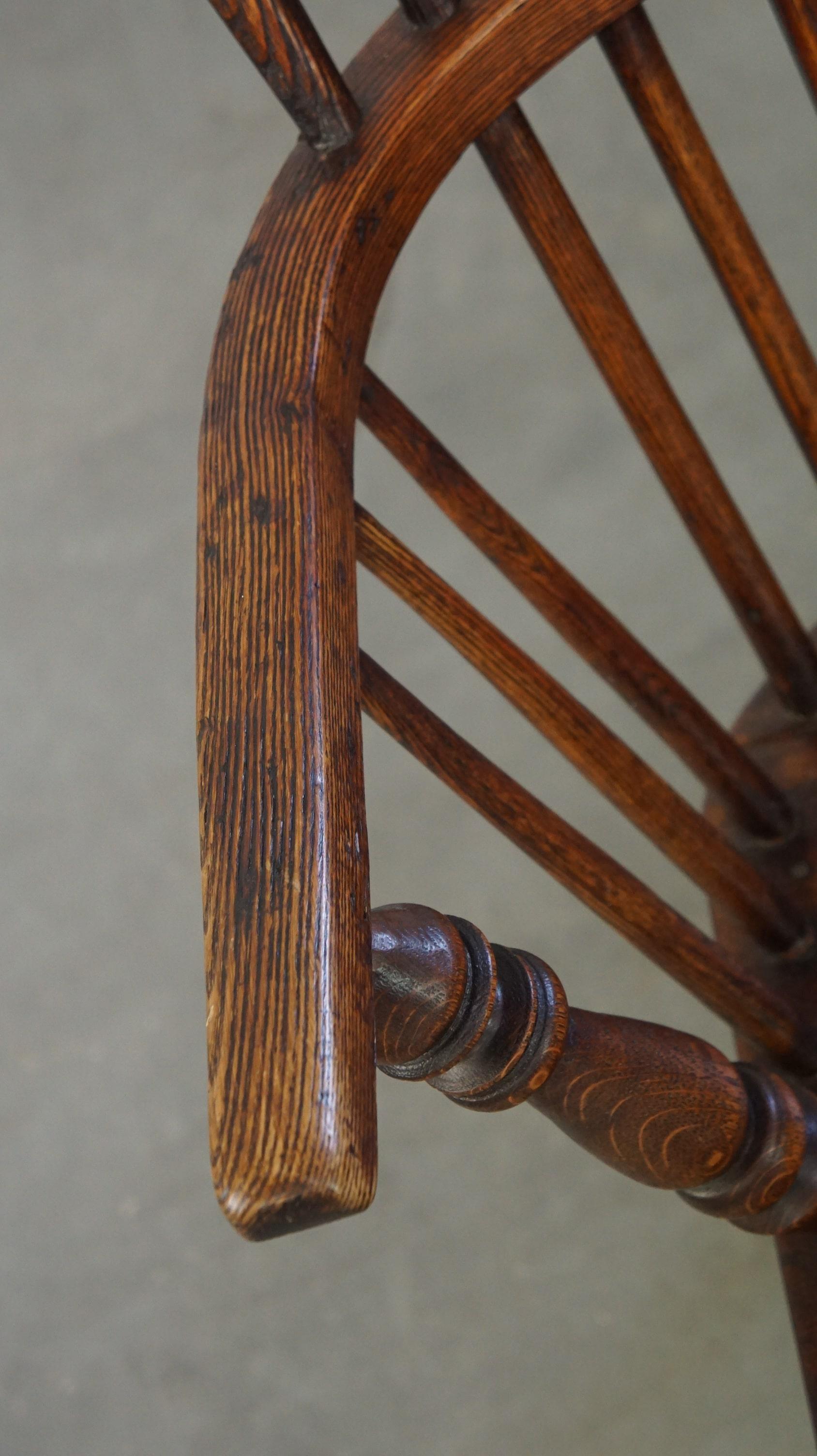 Charming, antique English highback Windsor dining chair with beautiful patina For Sale 1