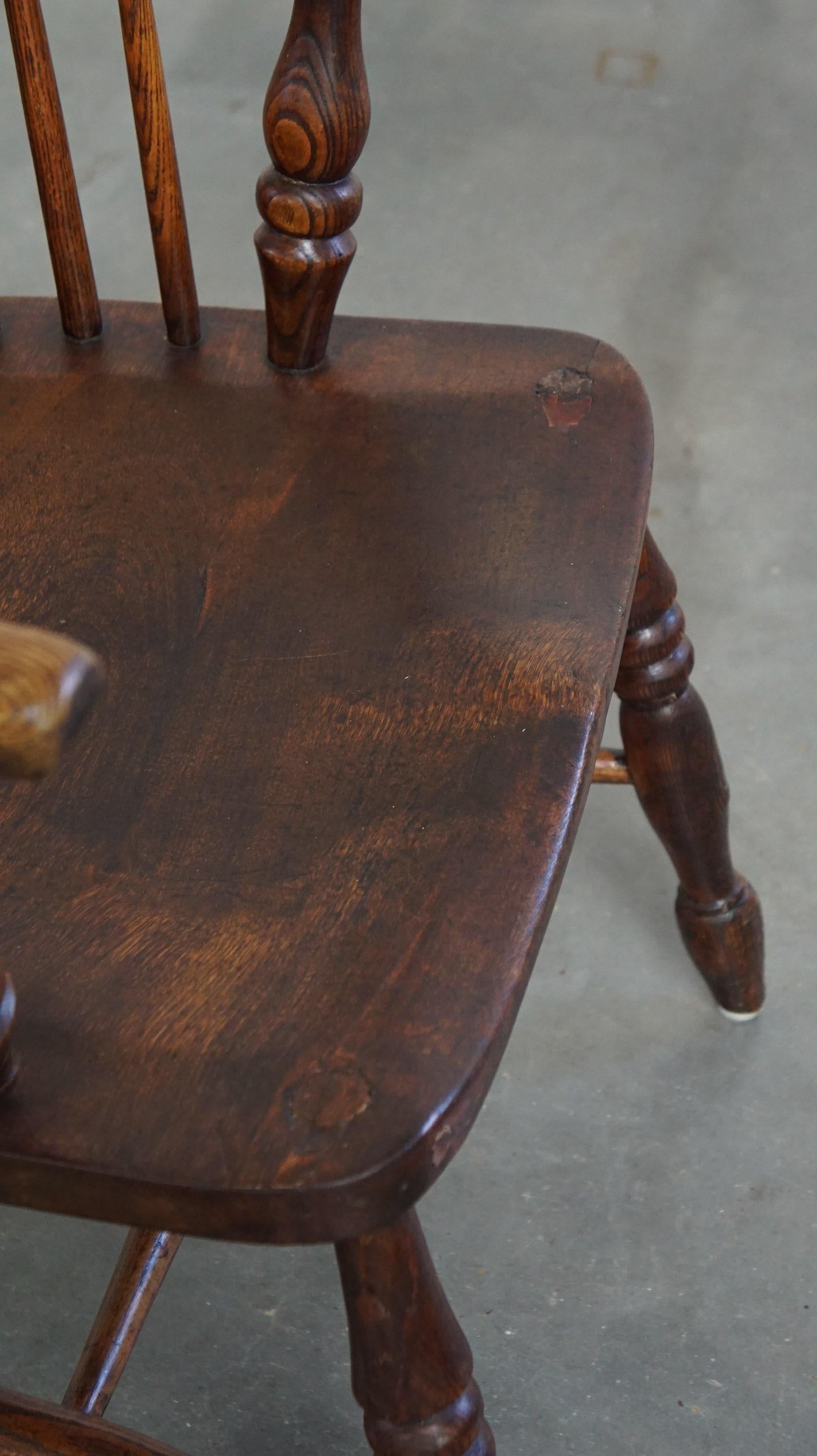 Charming, antique English highback Windsor dining chair with beautiful patina For Sale 3