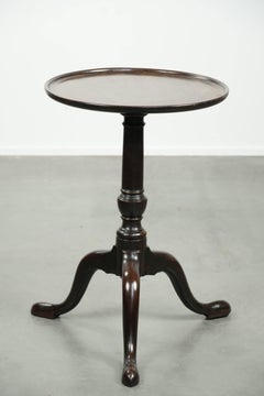 Charming antique English round side/wine table from the 19th century