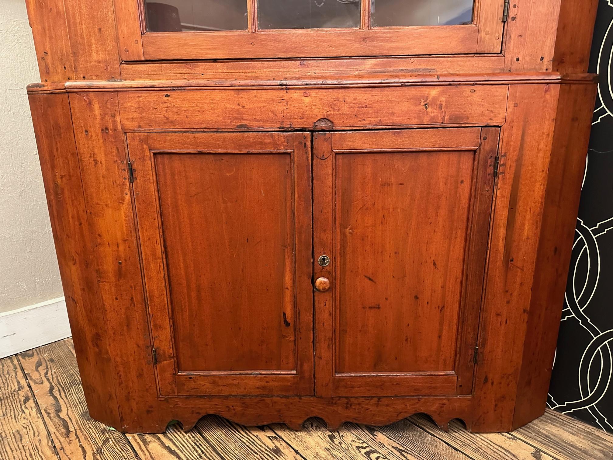 Charming Antique Warm Wood Corner Cupboard In Good Condition In Hopewell, NJ