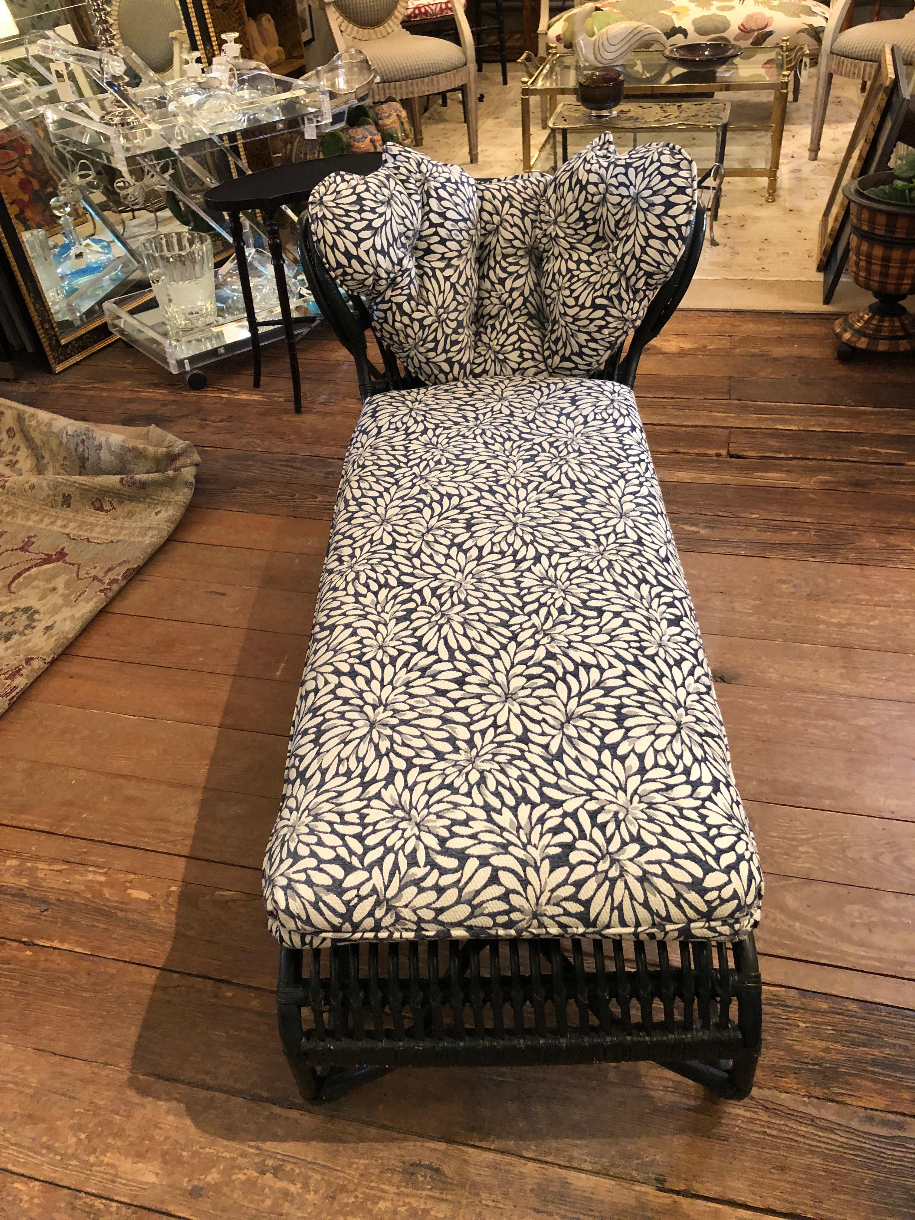 Mid-20th Century Charming Antique Wicker Chaise Longue with New Cushions For Sale