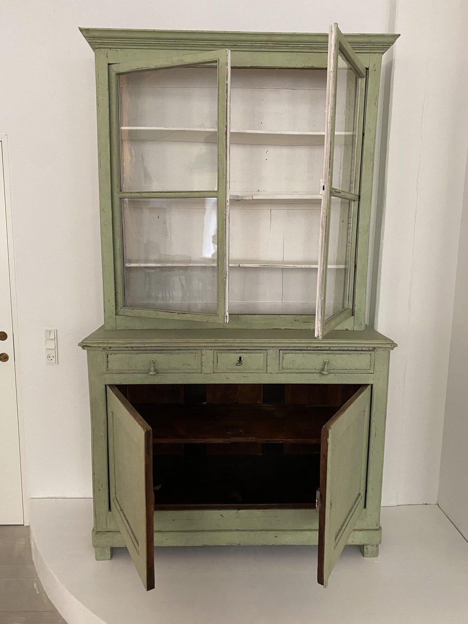 Elegant and beautiful old French 2-part display cabinet, ideal for storing and exhibiting porcelain service and glasses.

The top section of the cabinet consists of a display case with double glass doors, where the old glass is preserved and with