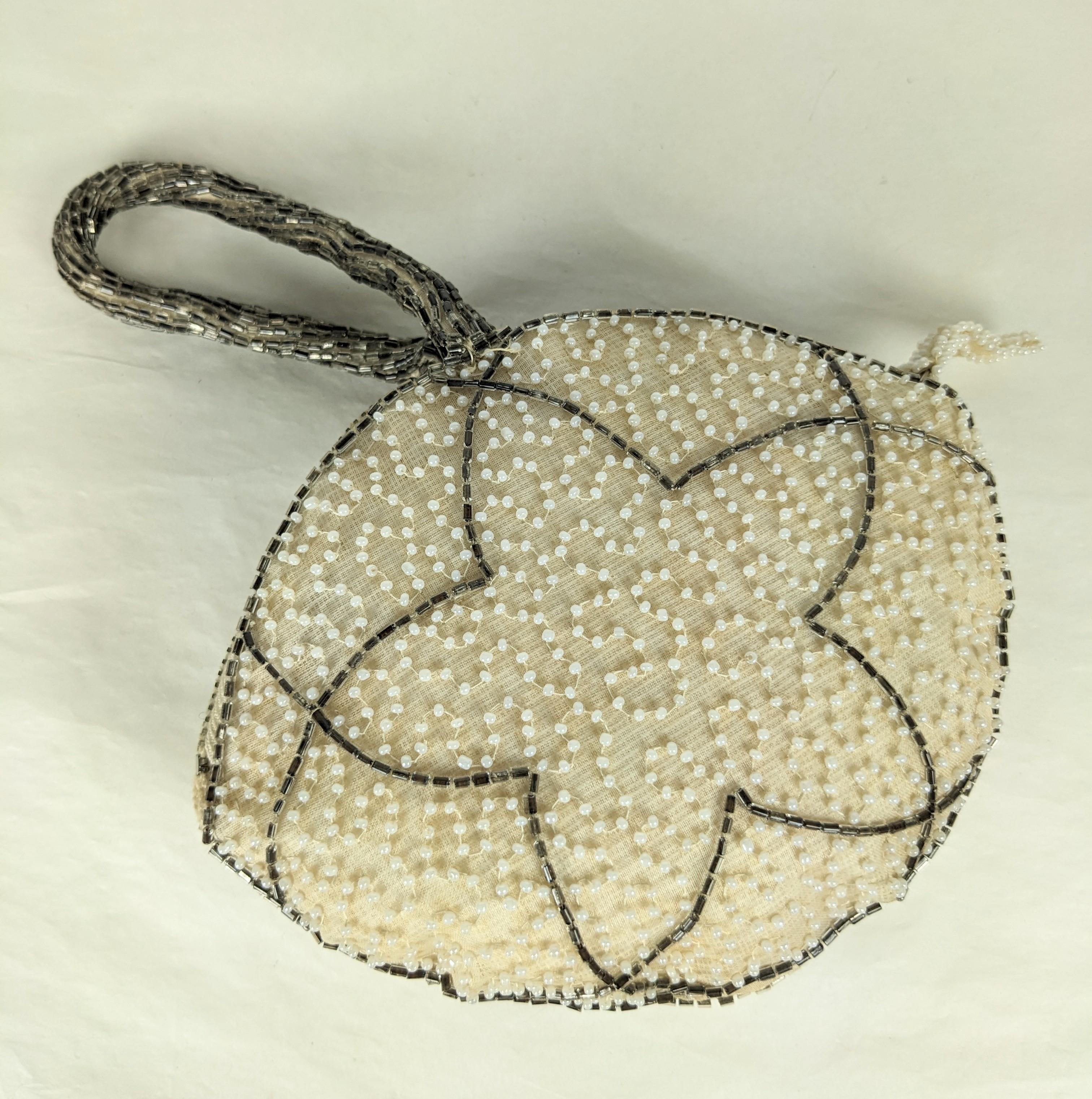 Charming Art Deco Beaded Flower Bag In Good Condition For Sale In New York, NY