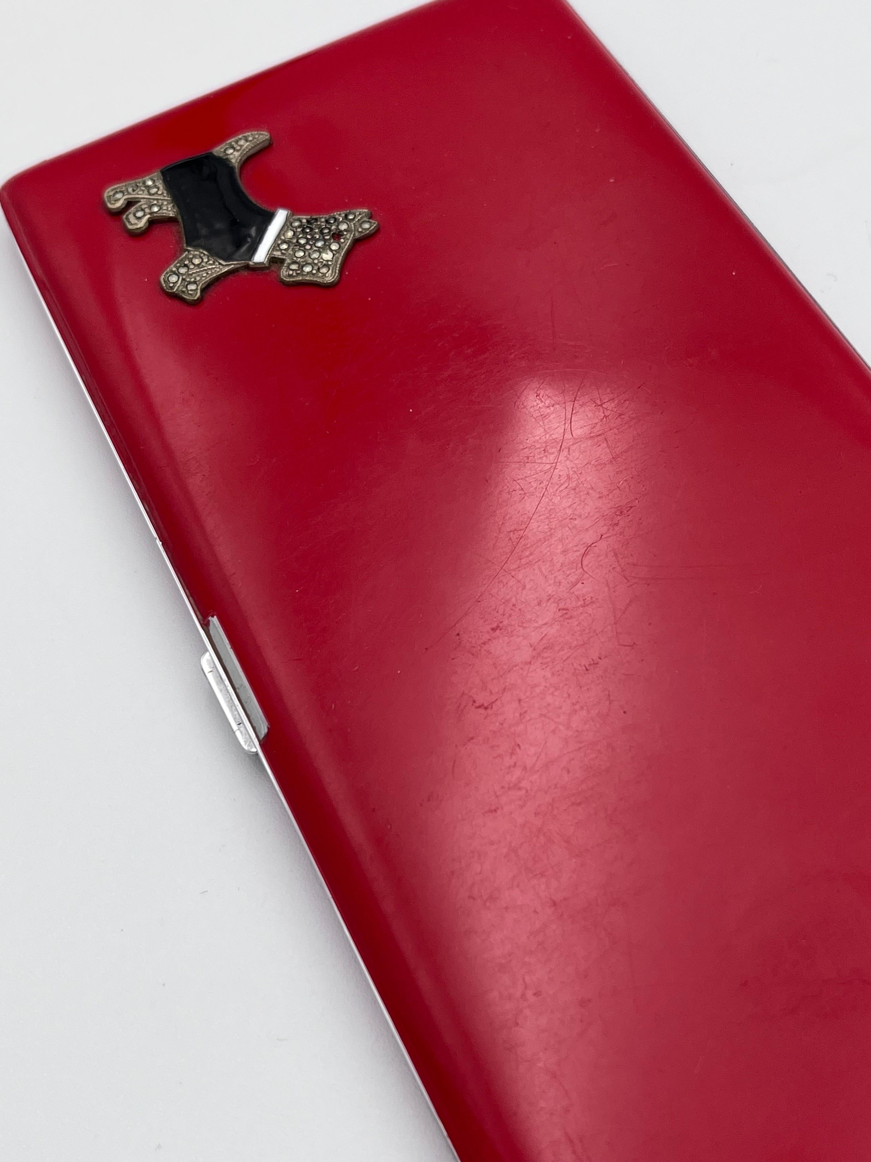 Incantevole portasigarette lungo in smalto rosso Art Deco Evans con cane Scottie in argento in vendita 5