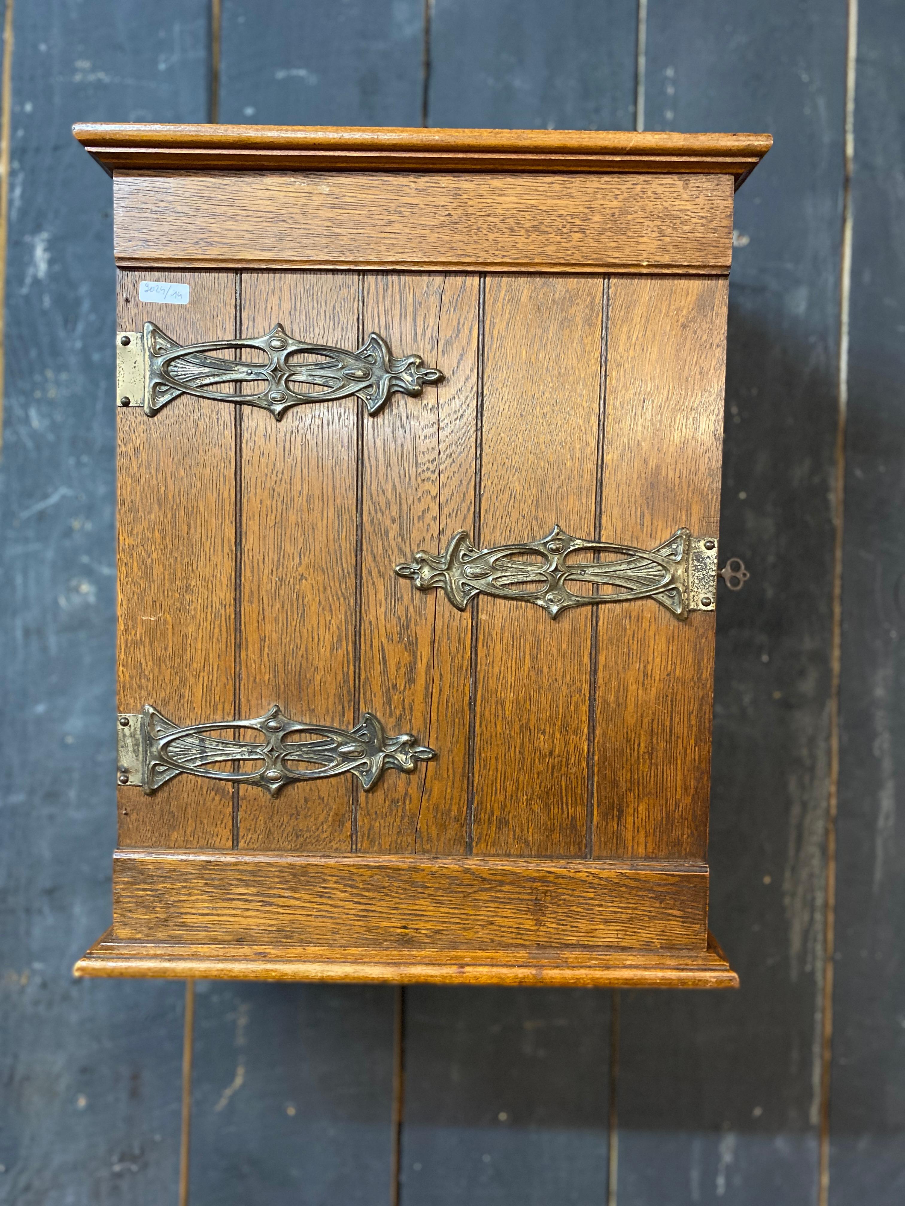 Early 20th Century charming arts and crafts wall cabinet circa 1900 with its original key For Sale