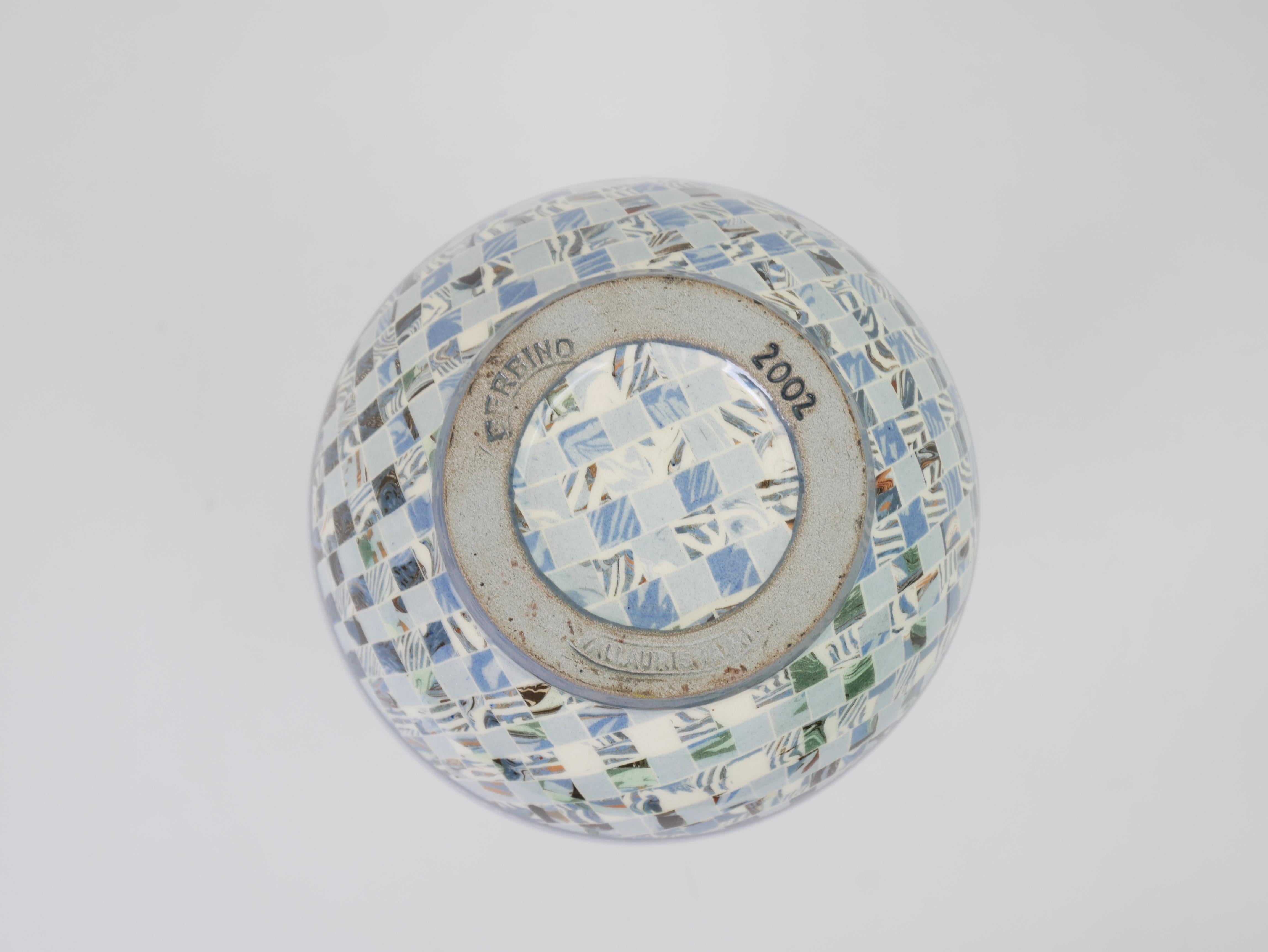 Encantador jarrón de cerámica azul bebé de Jean Gerbino Vallauris hacia 1940 en venta 7