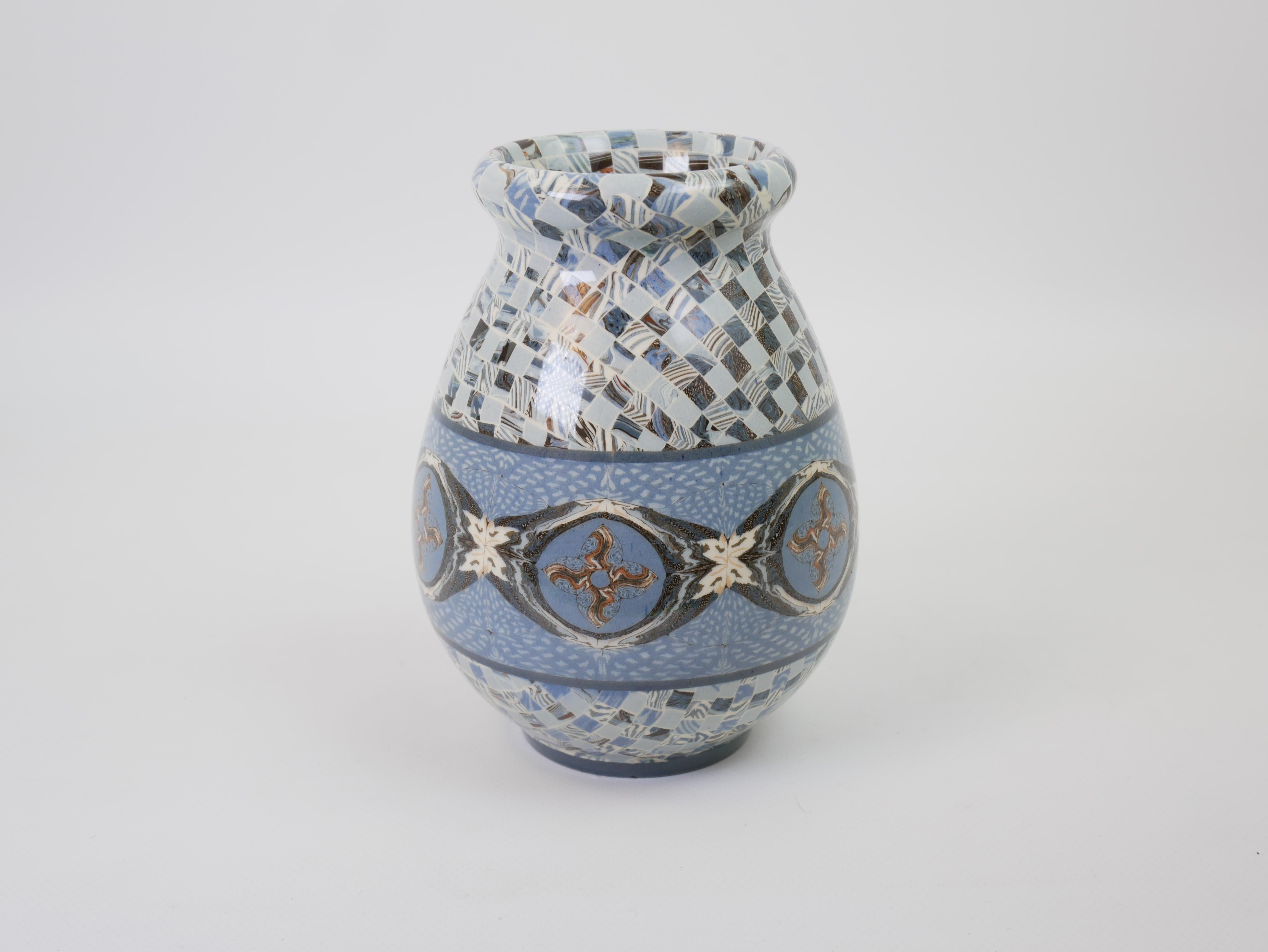 Encantador jarrón de cerámica azul bebé de Jean Gerbino Vallauris hacia 1940 Moderno de mediados de siglo en venta
