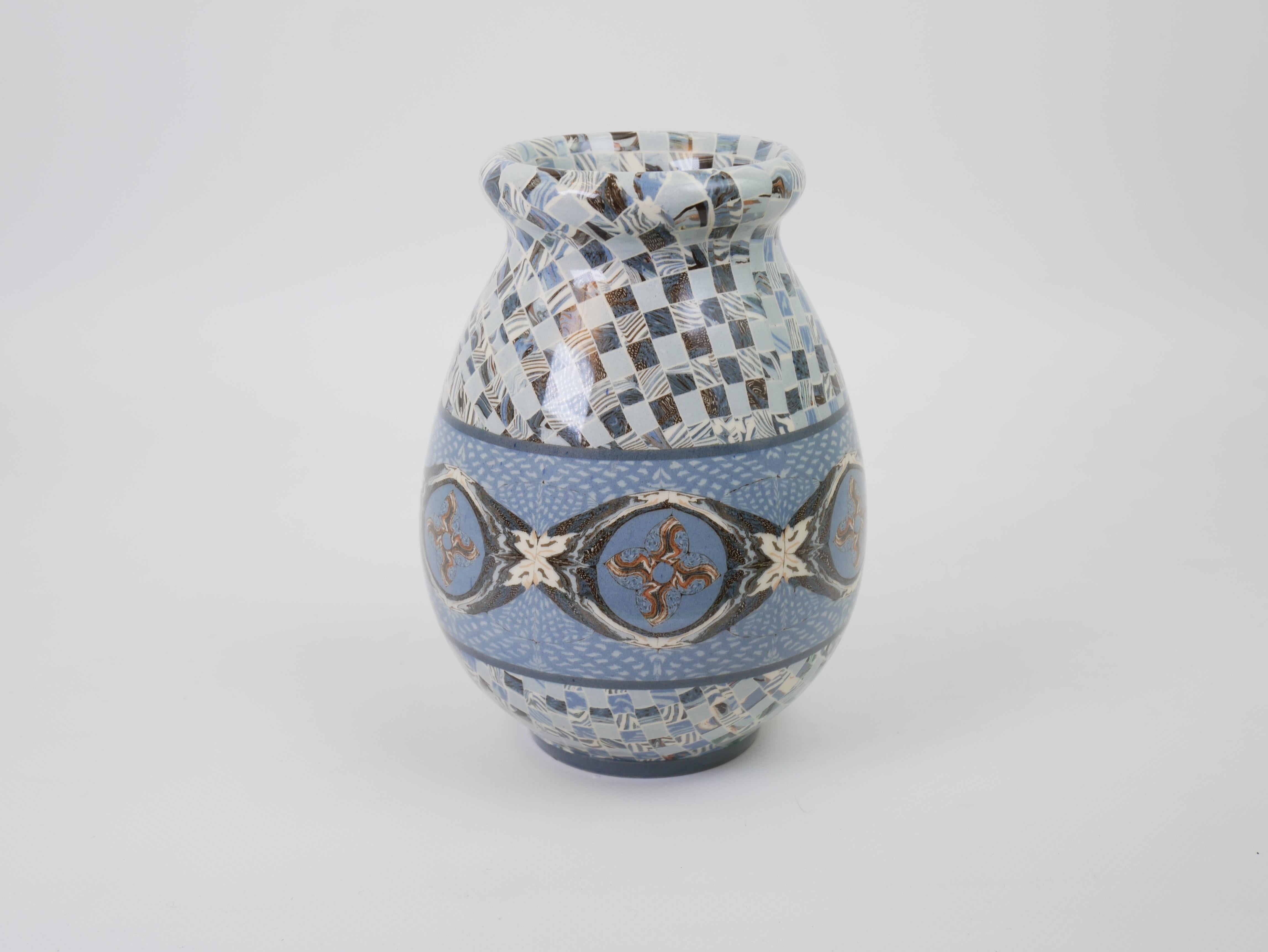 Encantador jarrón de cerámica azul bebé de Jean Gerbino Vallauris hacia 1940 Francés en venta