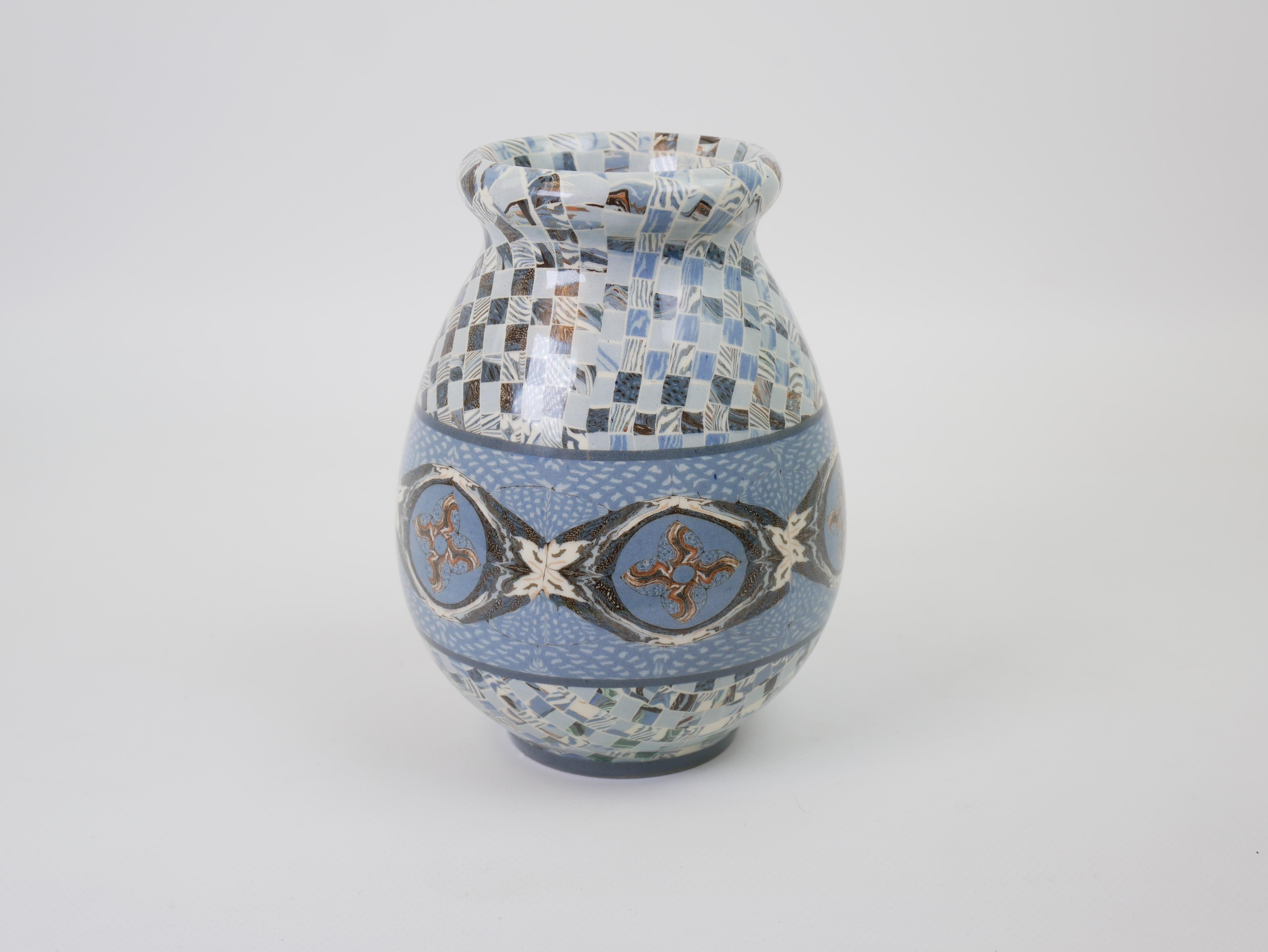 Encantador jarrón de cerámica azul bebé de Jean Gerbino Vallauris hacia 1940 en Excelente estado para la venta en NICE, FR