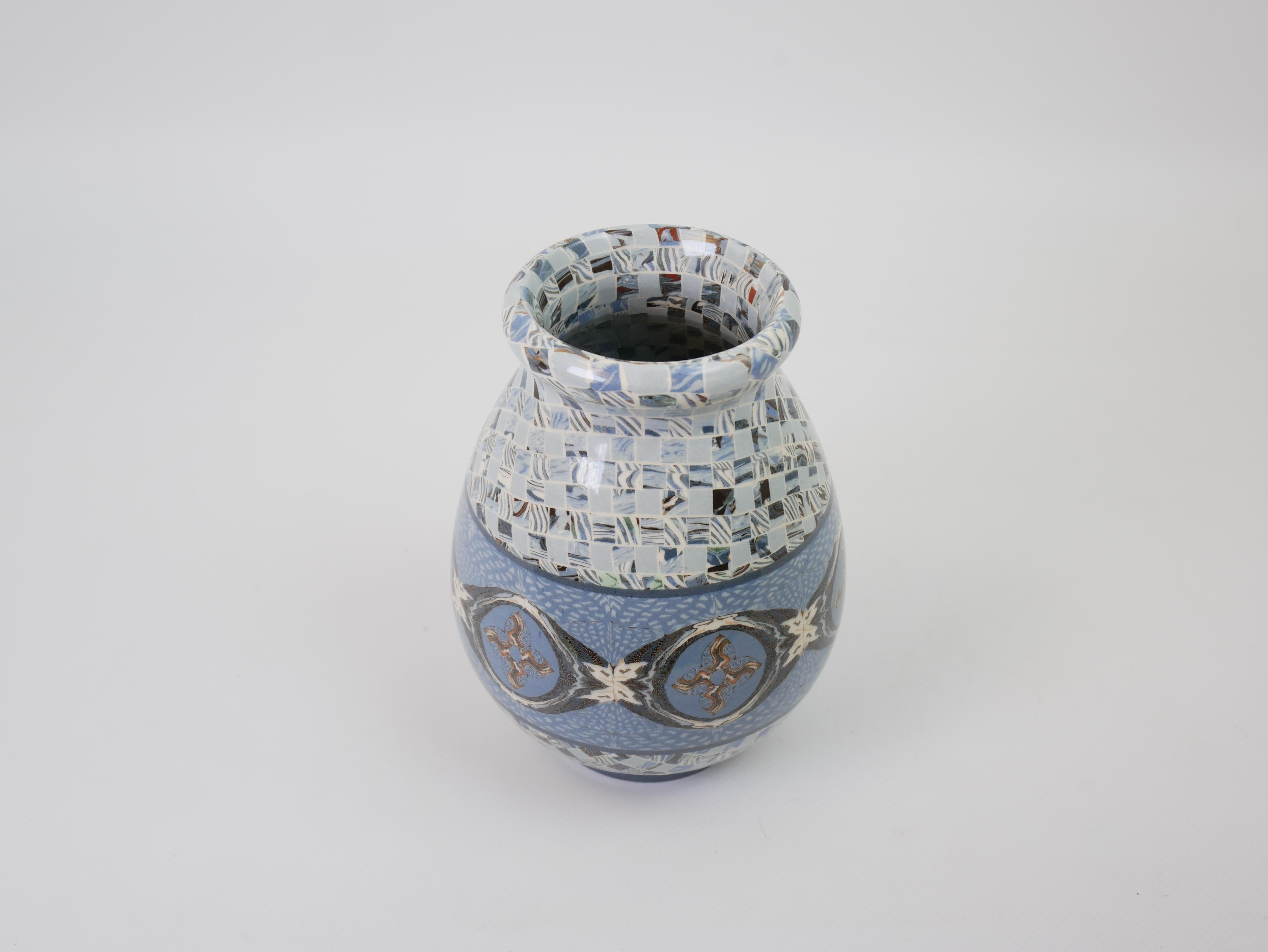 Encantador jarrón de cerámica azul bebé de Jean Gerbino Vallauris hacia 1940 en venta 2