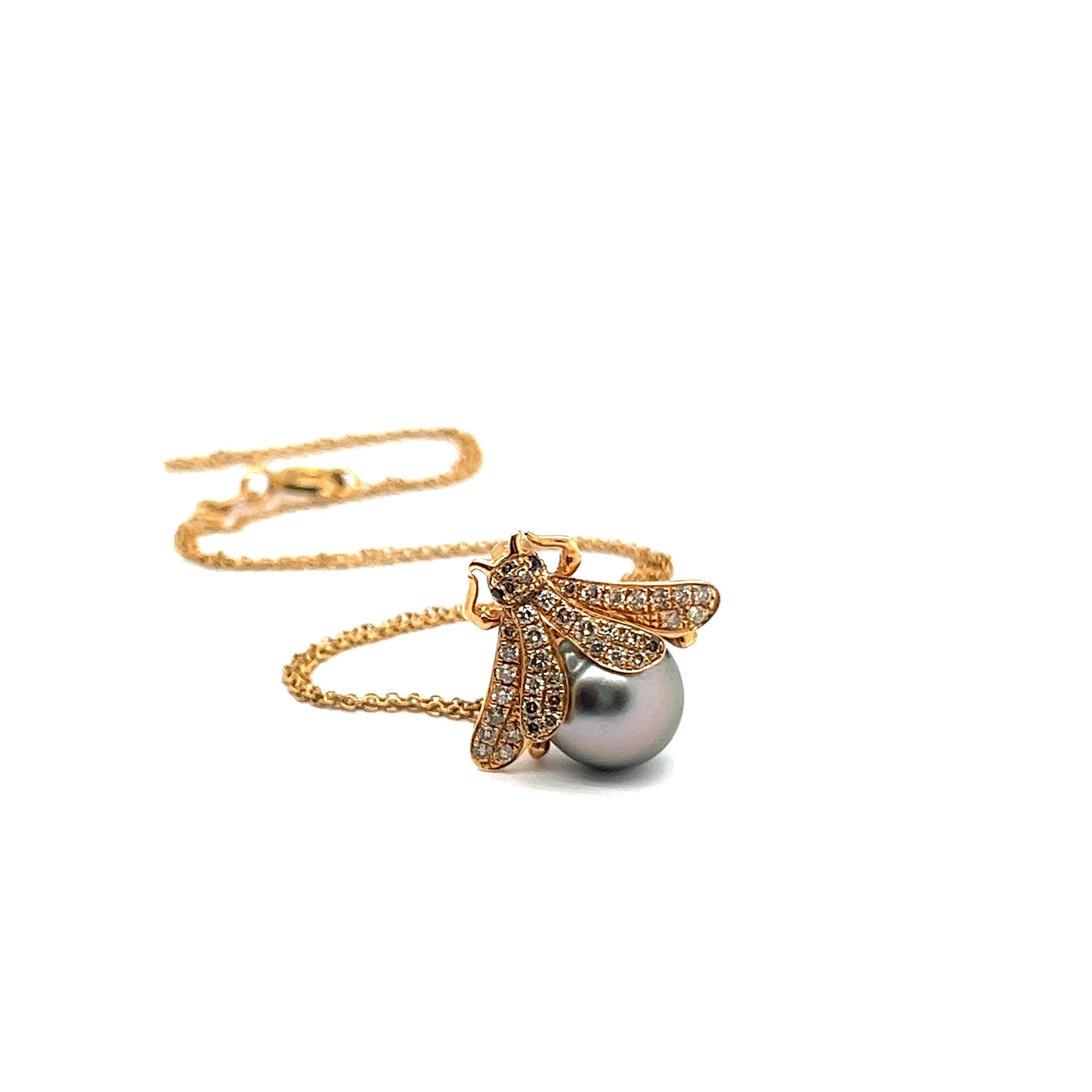 Charming Bee Pendant with Pearl & Diamonds in 18 Karat Red Gold For Sale 7