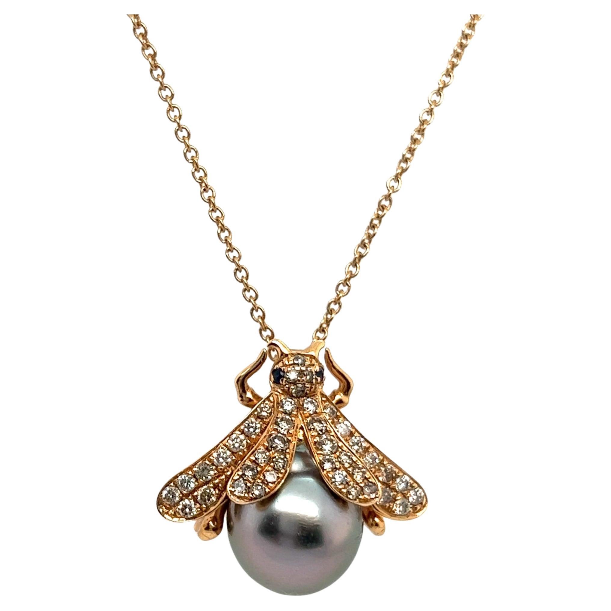 Charming Bee Pendant with Pearl & Diamonds in 18 Karat Red Gold For Sale