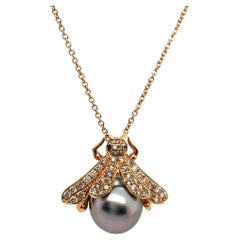 Charming Bee Pendant with Pearl & Diamonds in 18 Karat Red Gold