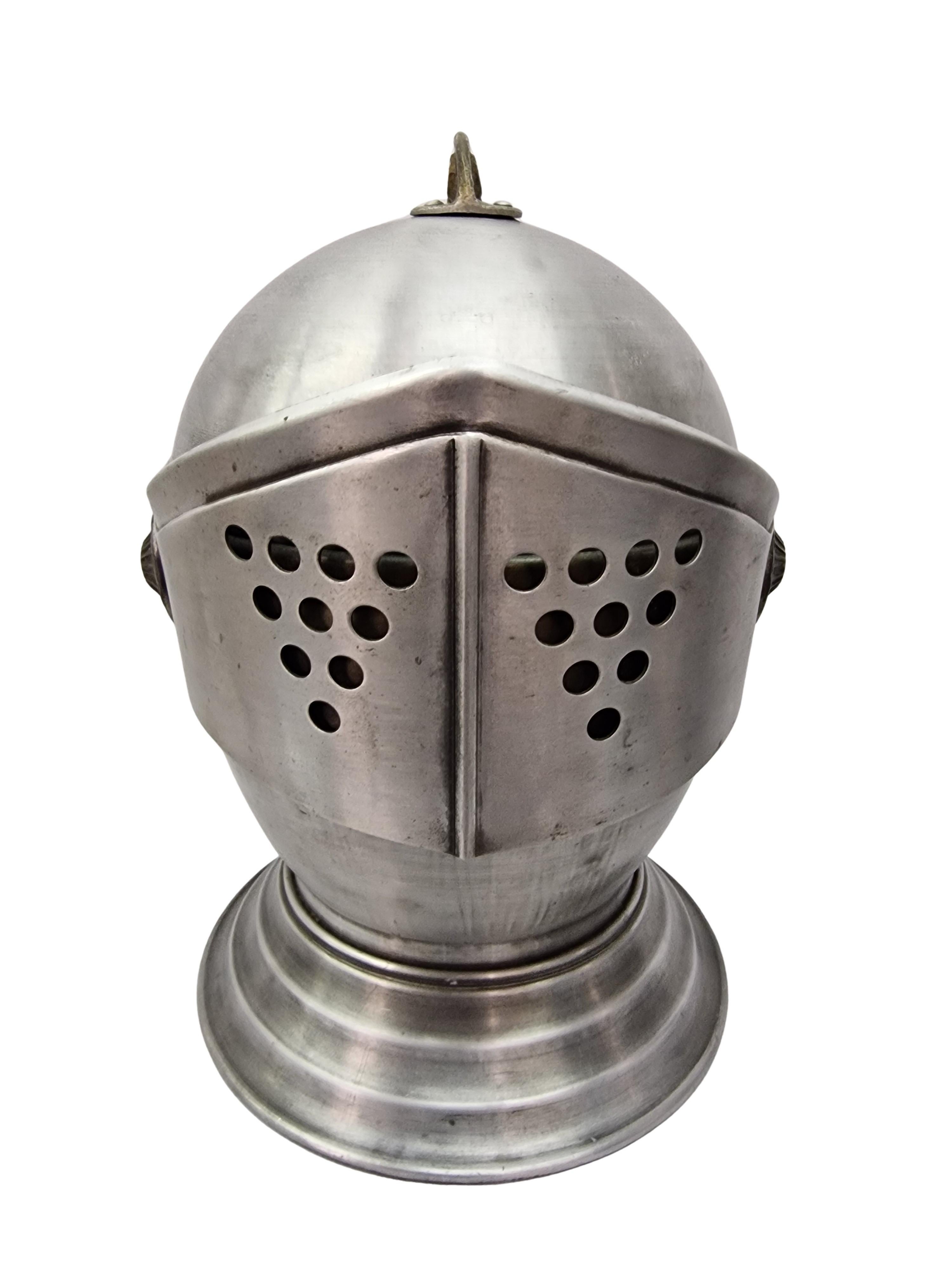 Encantadora cubitera grande, caballero con visera, enfriador de vino, años 70, Italia en Bueno estado para la venta en Wien, AT