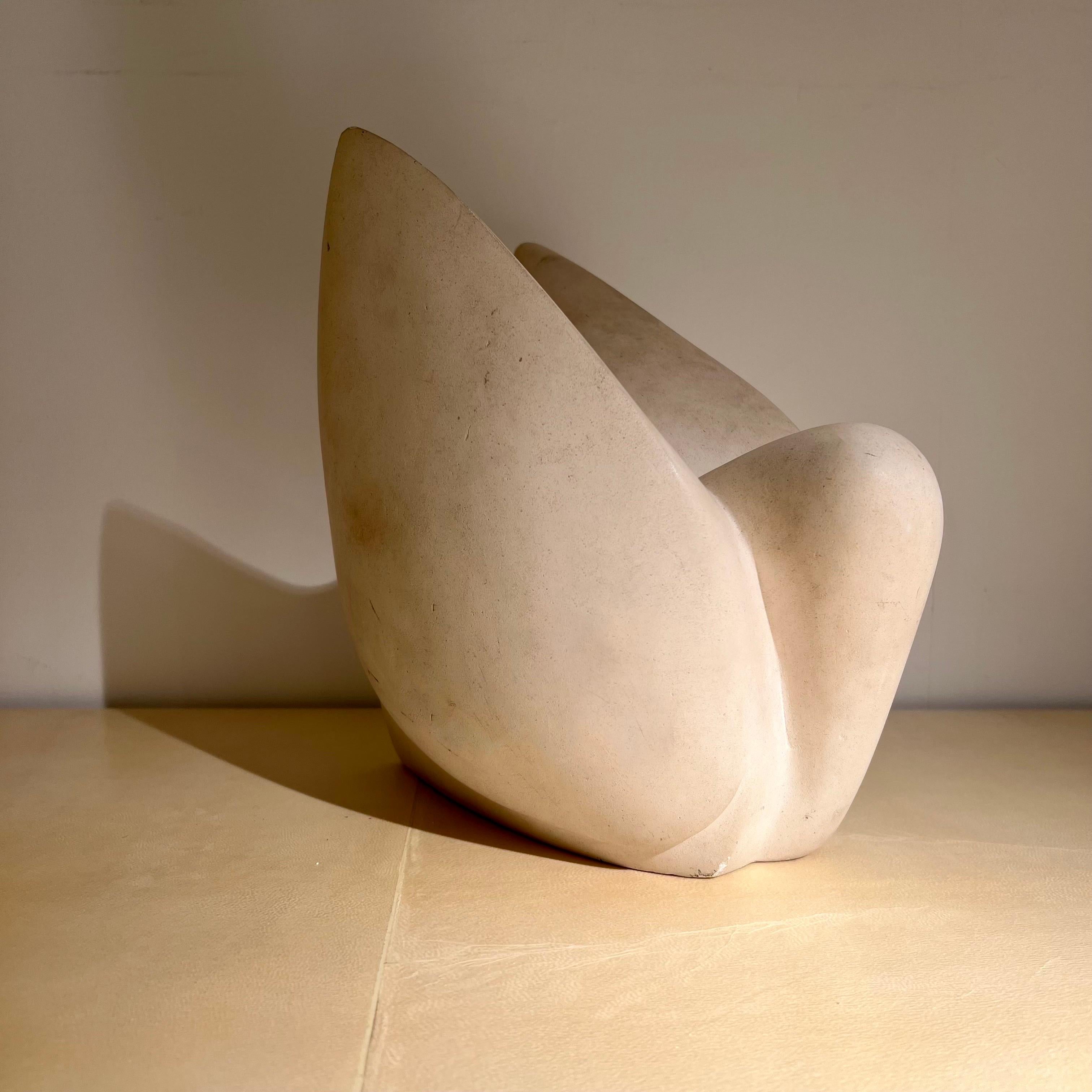 Vogel-Skulptur aus Travertin, Frankreich 1950er Jahre (Moderne der Mitte des Jahrhunderts) im Angebot
