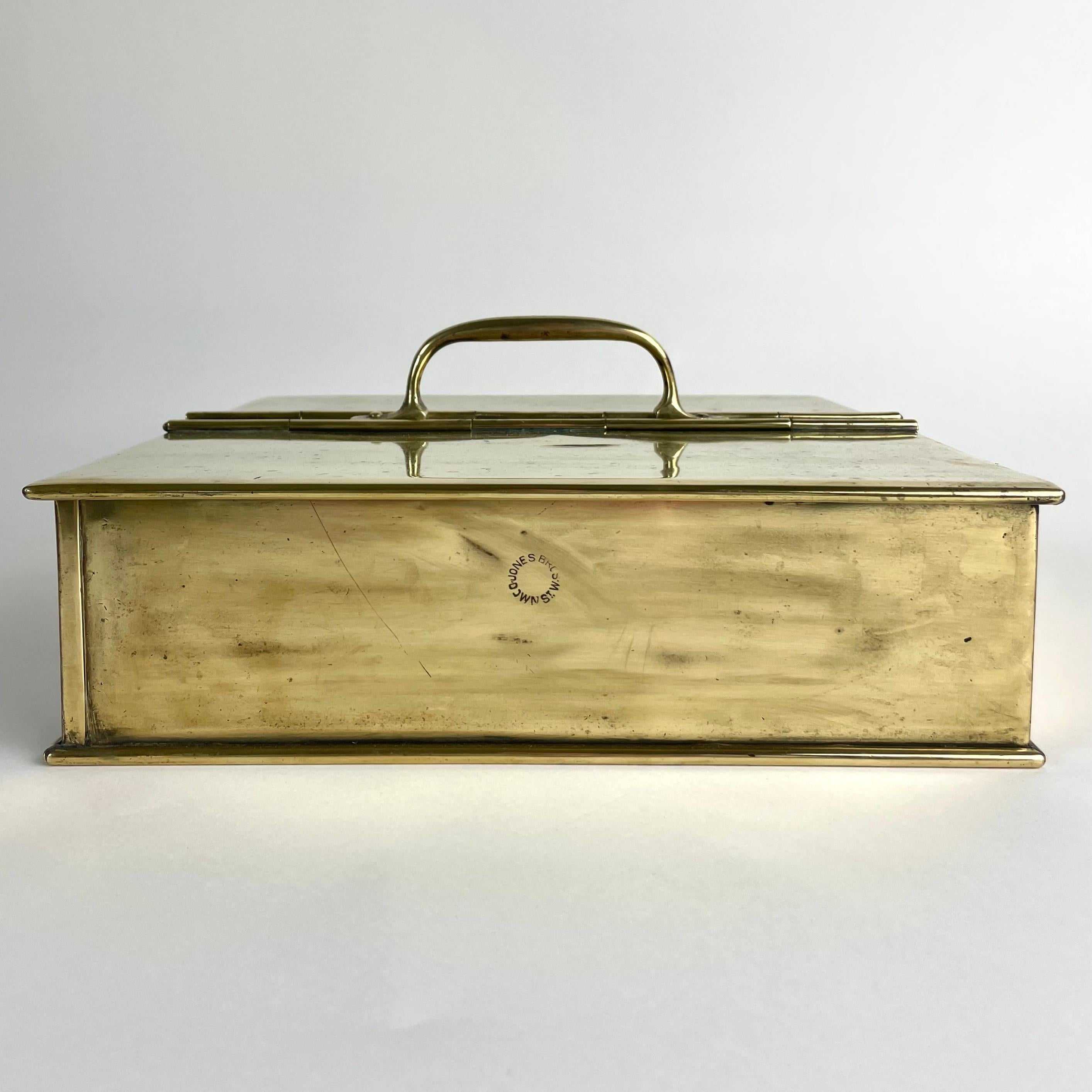 Charming Brass Spice Box by Jones Bros, England, Early 1900s Inglés en venta