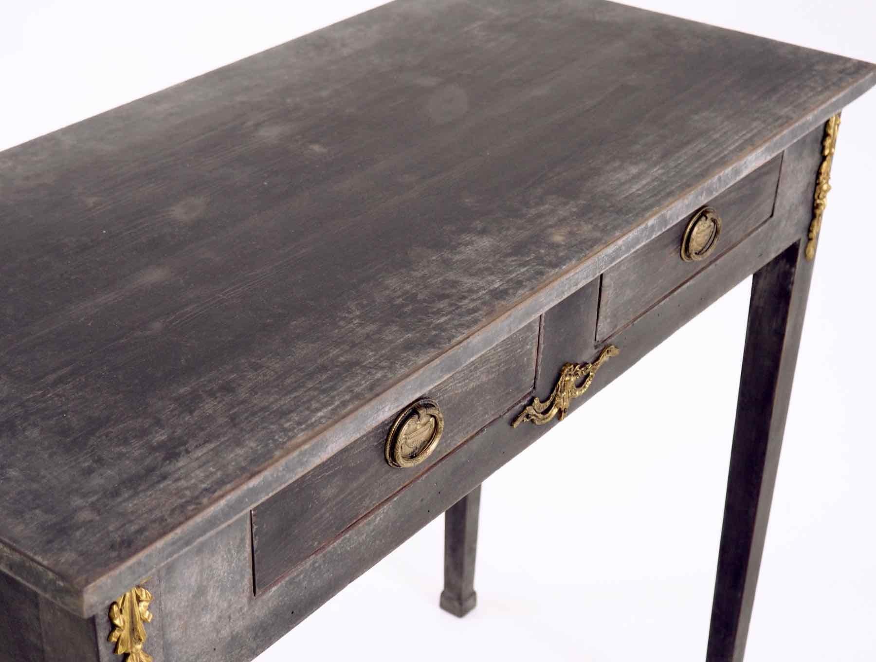 Charming bronze mounted console table with two drawers, 100 years old
Dimensions: H 73 W 85 D 40 cm.
H 28.7 W 33.4 D 15.7 in.