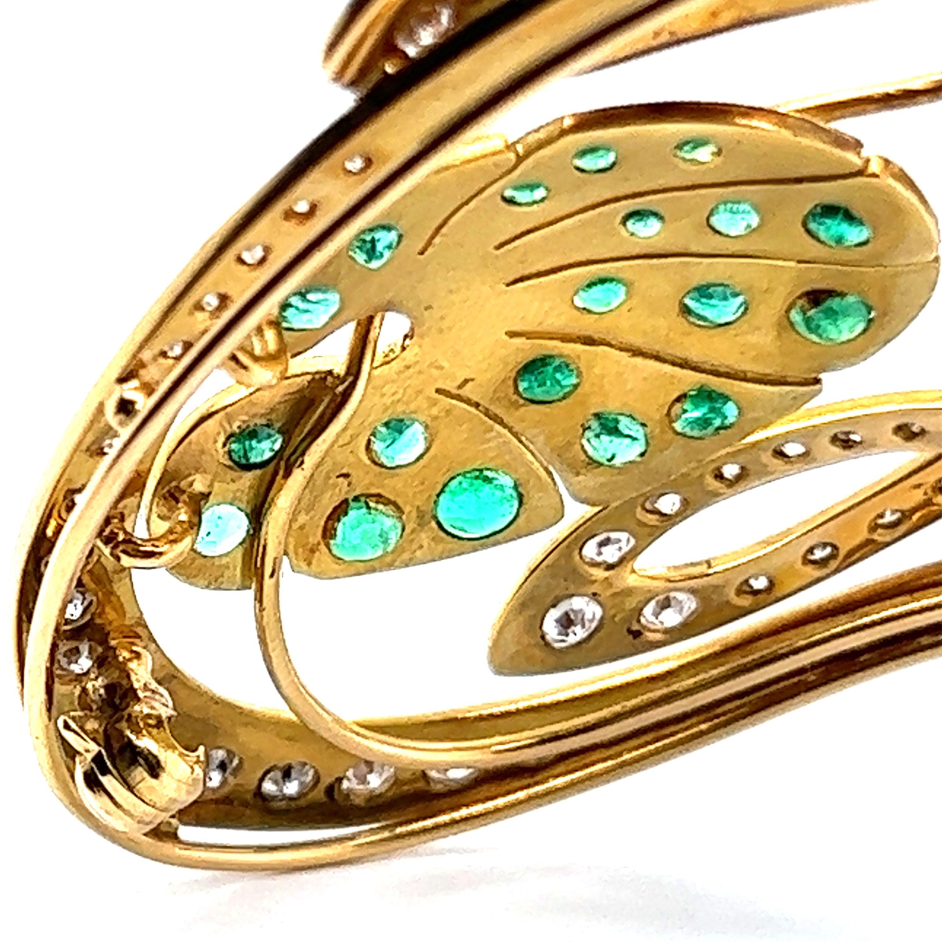 Brilliant Cut Charming Brooch in 18 Karat Yellow Gold with Emeralds and Diamonds For Sale