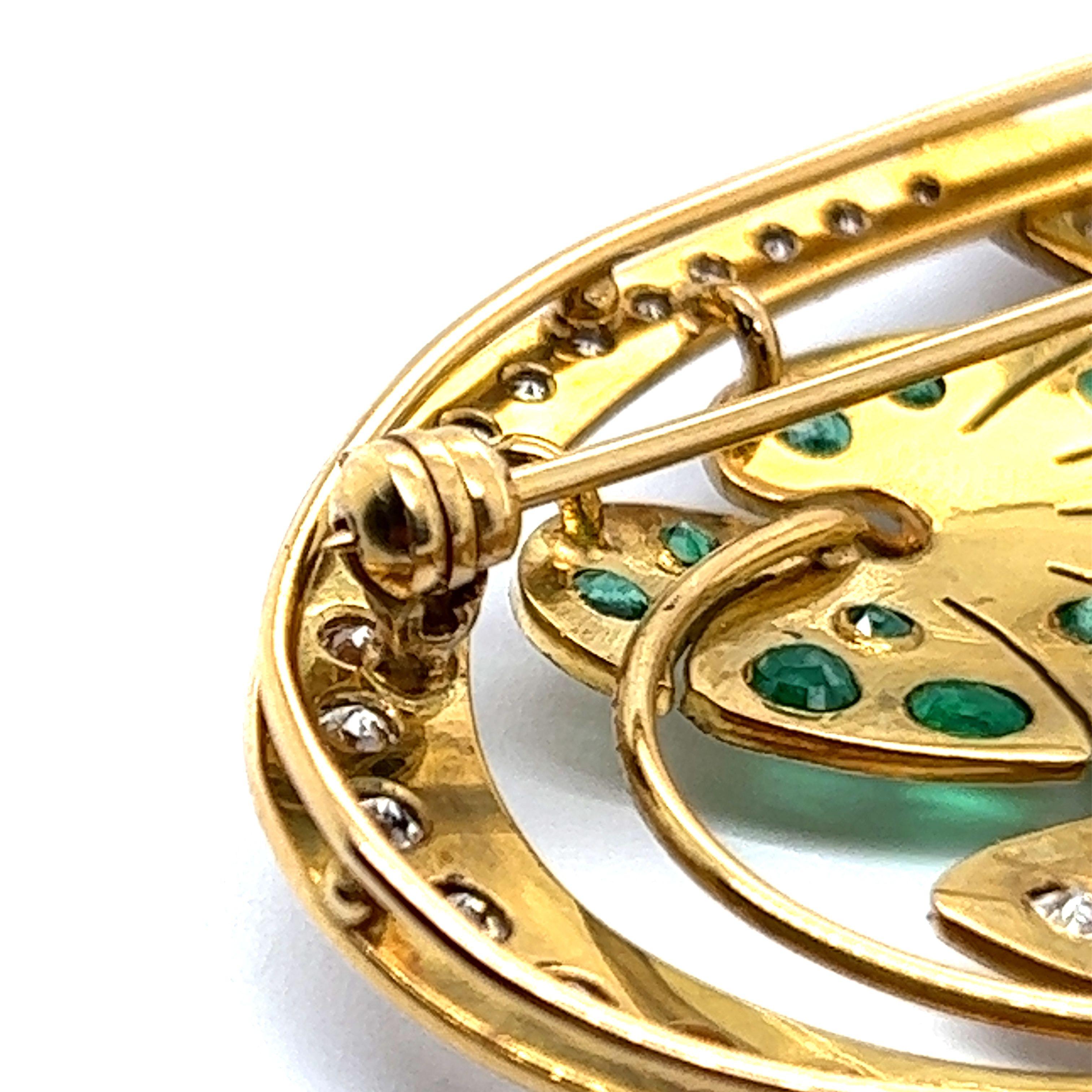 Charming Brooch in 18 Karat Yellow Gold with Emeralds and Diamonds For Sale 1