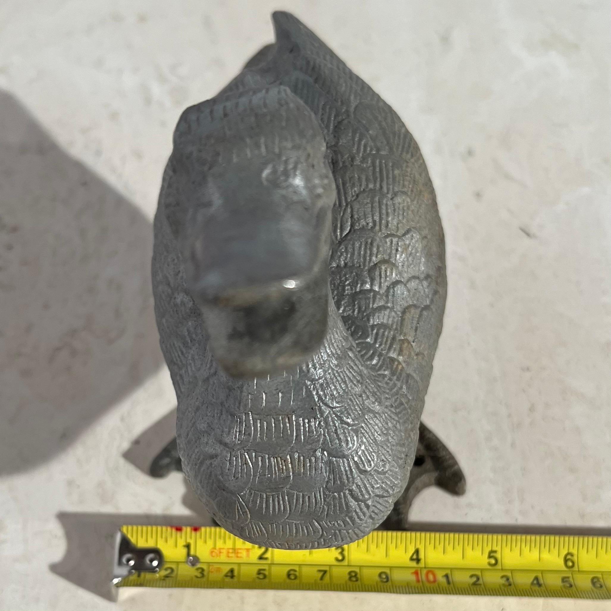 Escultura de jardín patito de metal fundido con encanto en venta 5
