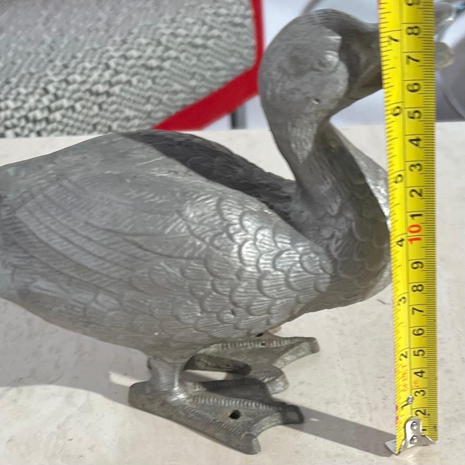 Escultura de jardín patito de metal fundido con encanto en venta 6