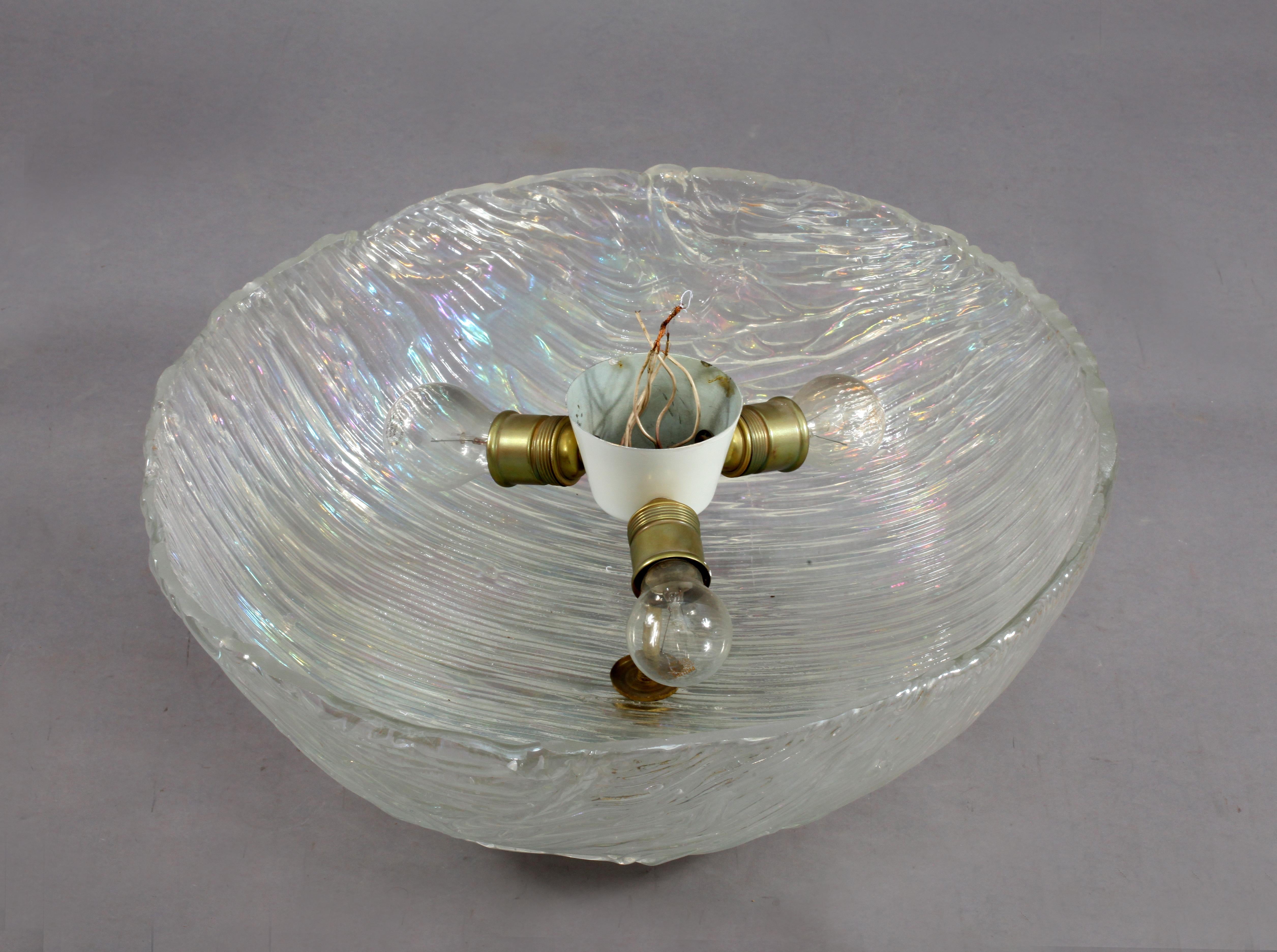 Ceiling flush mount
Kalmar Austria,
Vienna, 1970.
Textured ice glass,
three bulb sockets E 27 max, each 75watt.