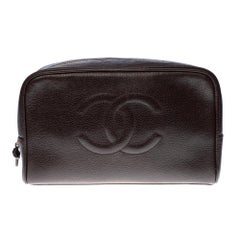 Charmante trousse de toilette Chanel CC en cuir caviar marron