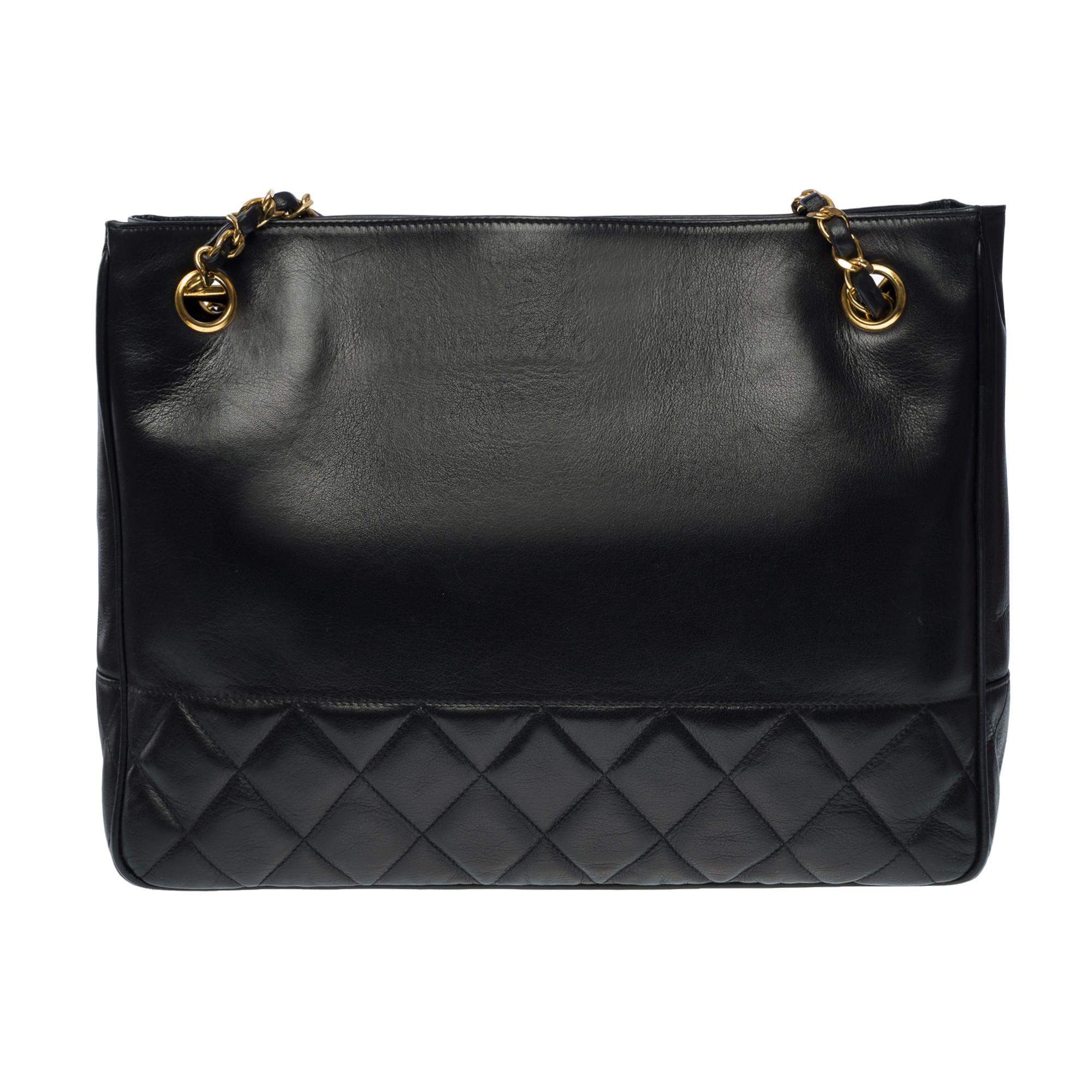 Gorgeous Chanel Shopping Tote bag in black partially quilted lambskin leather, gold-plated metal hardware, double gold-plated metal chain handle interwoven with black leather for a hand or shoulder support
Black leather lining, 2 zippered