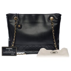 Charmante Chanel Classic Shopping Tote Bag aus schwarzem gestepptem Lammfell, GHW