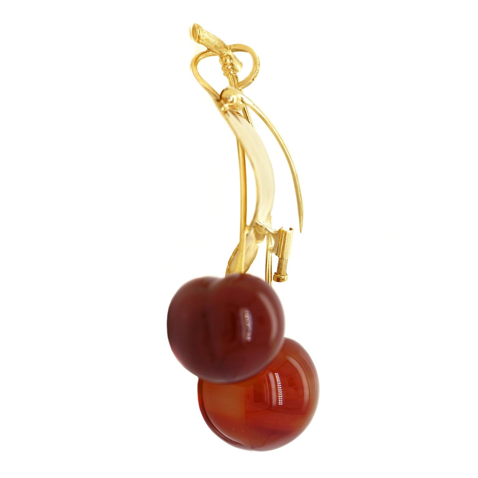 Charming Cherries and Gold Brooch In Excellent Condition In Litchfield, CT