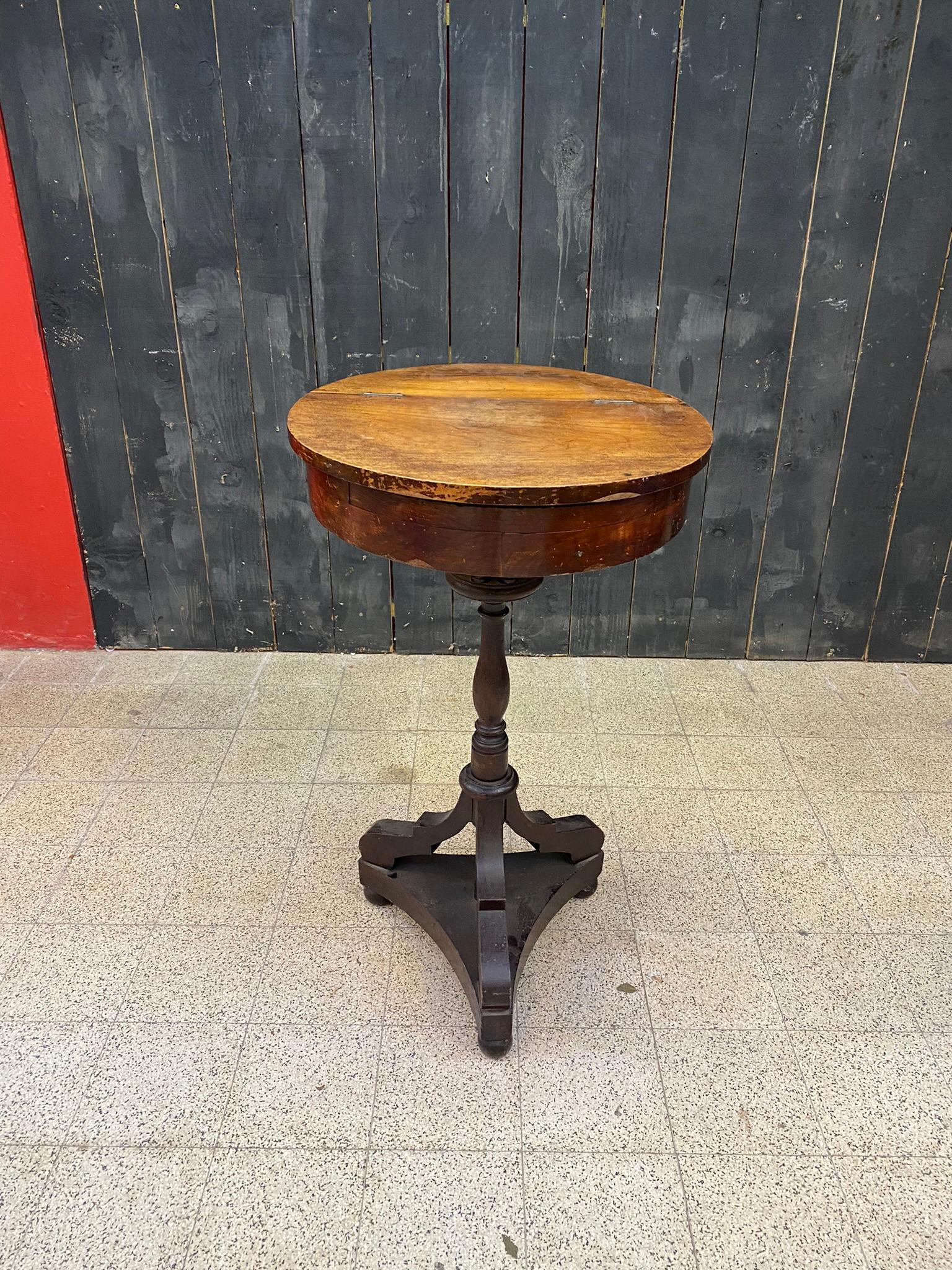 Charming cherry wood side table
Napoleon III period
Good condition, patina of the tray to be reviewed.