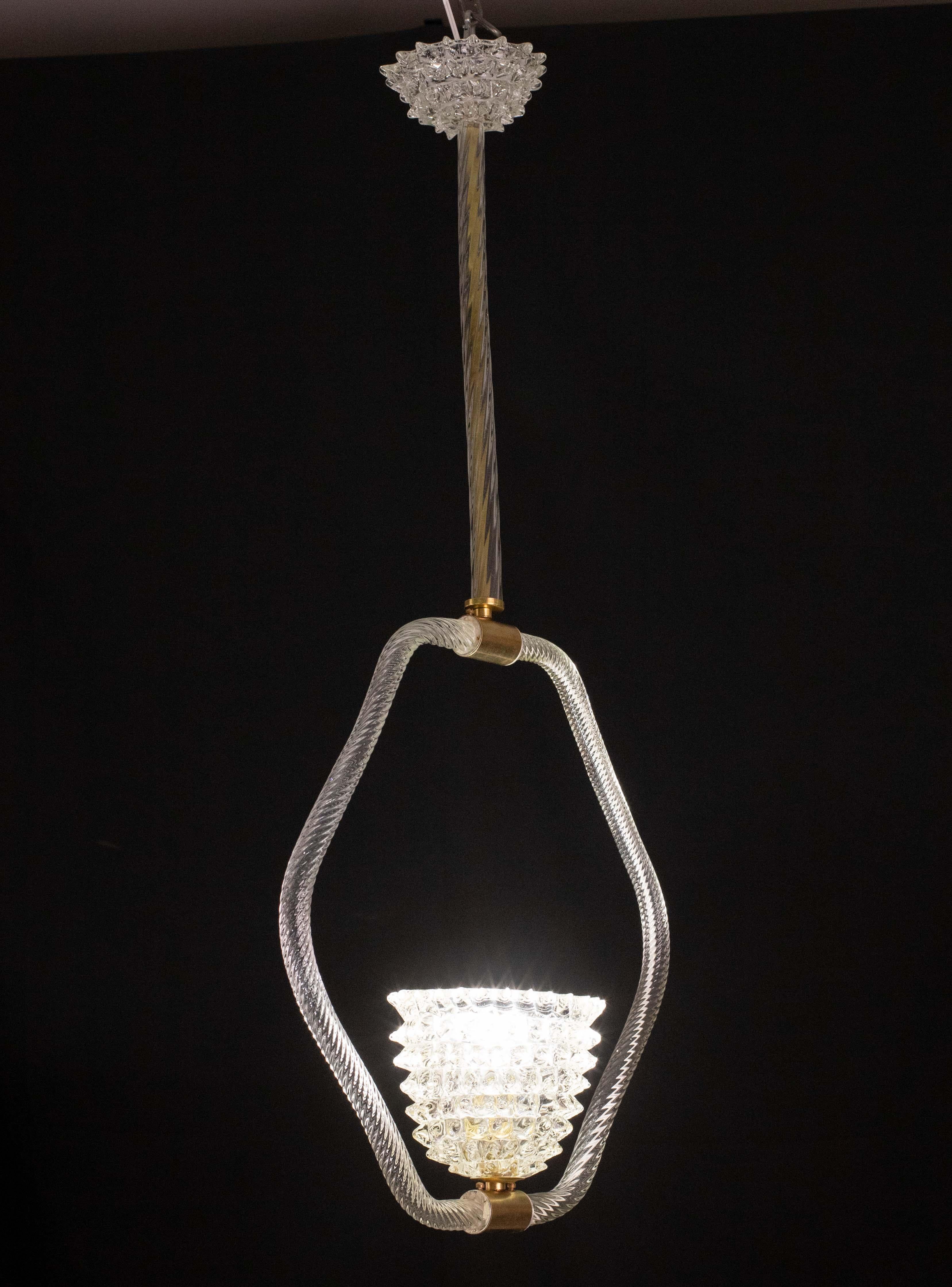 Unglaubliche Murano Glas Licht in klaren rostrato aus der Mitte des letzten Jahrhunderts.

Diese wunderschöne Leuchte wurde in den 1940er Jahren in Italien von Ercole Barovier für Barovier&Toso hergestellt.

Dieses Meisterwerk ist eine fantastische