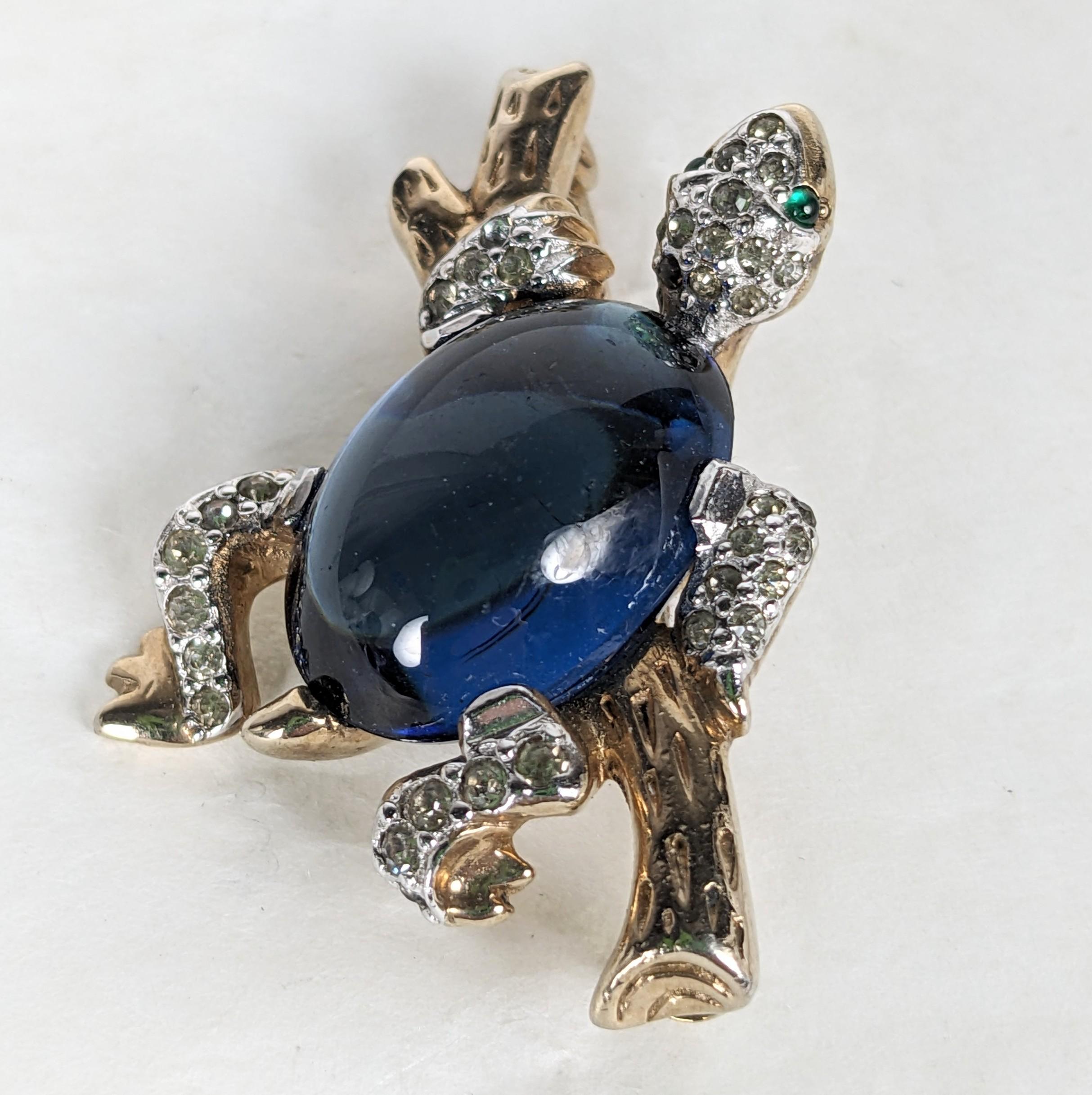 Charming Climbing Turtle Brooch In Excellent Condition For Sale In New York, NY
