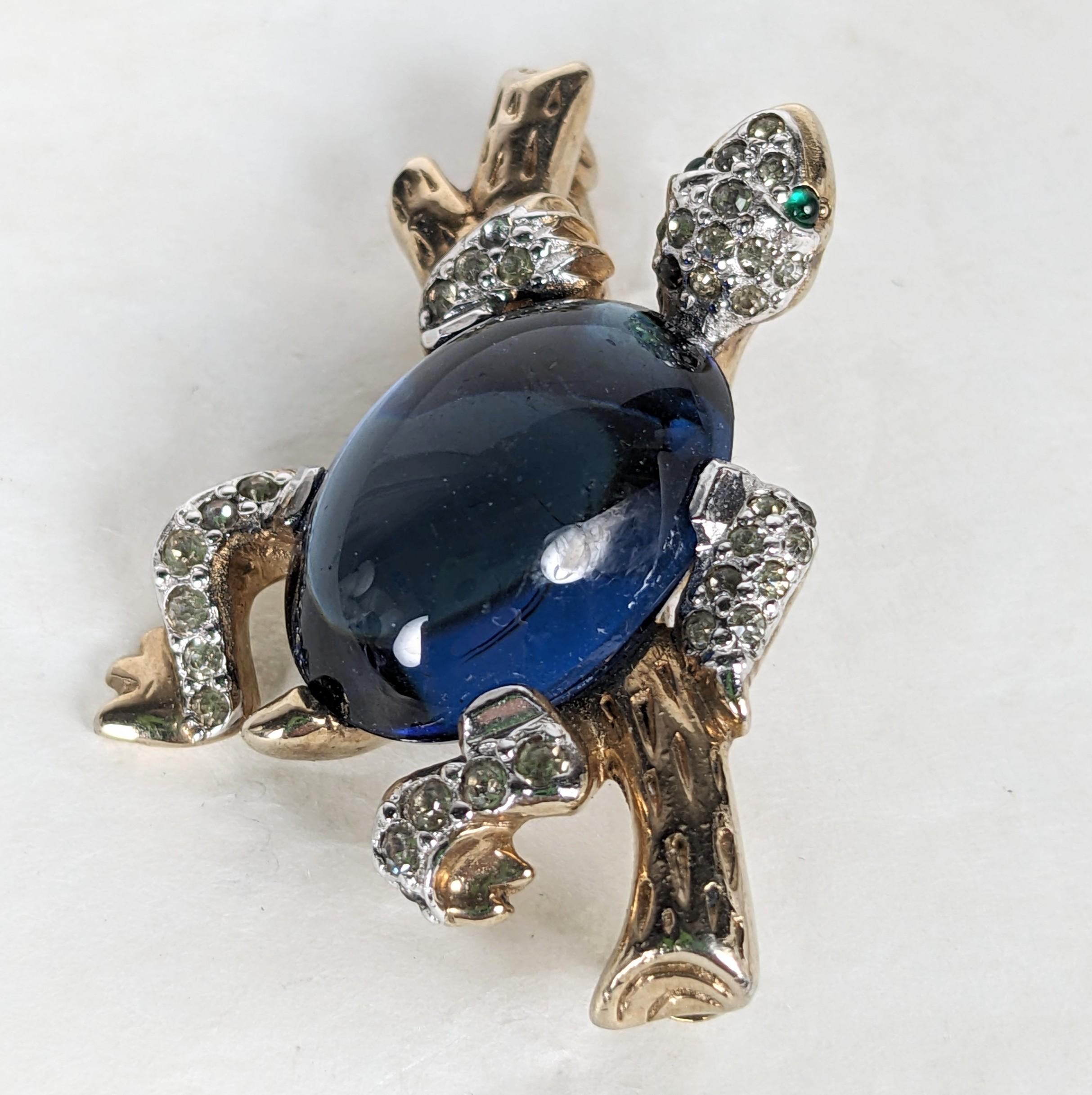 Charming Climbing Turtle Brooch In Excellent Condition In New York, NY