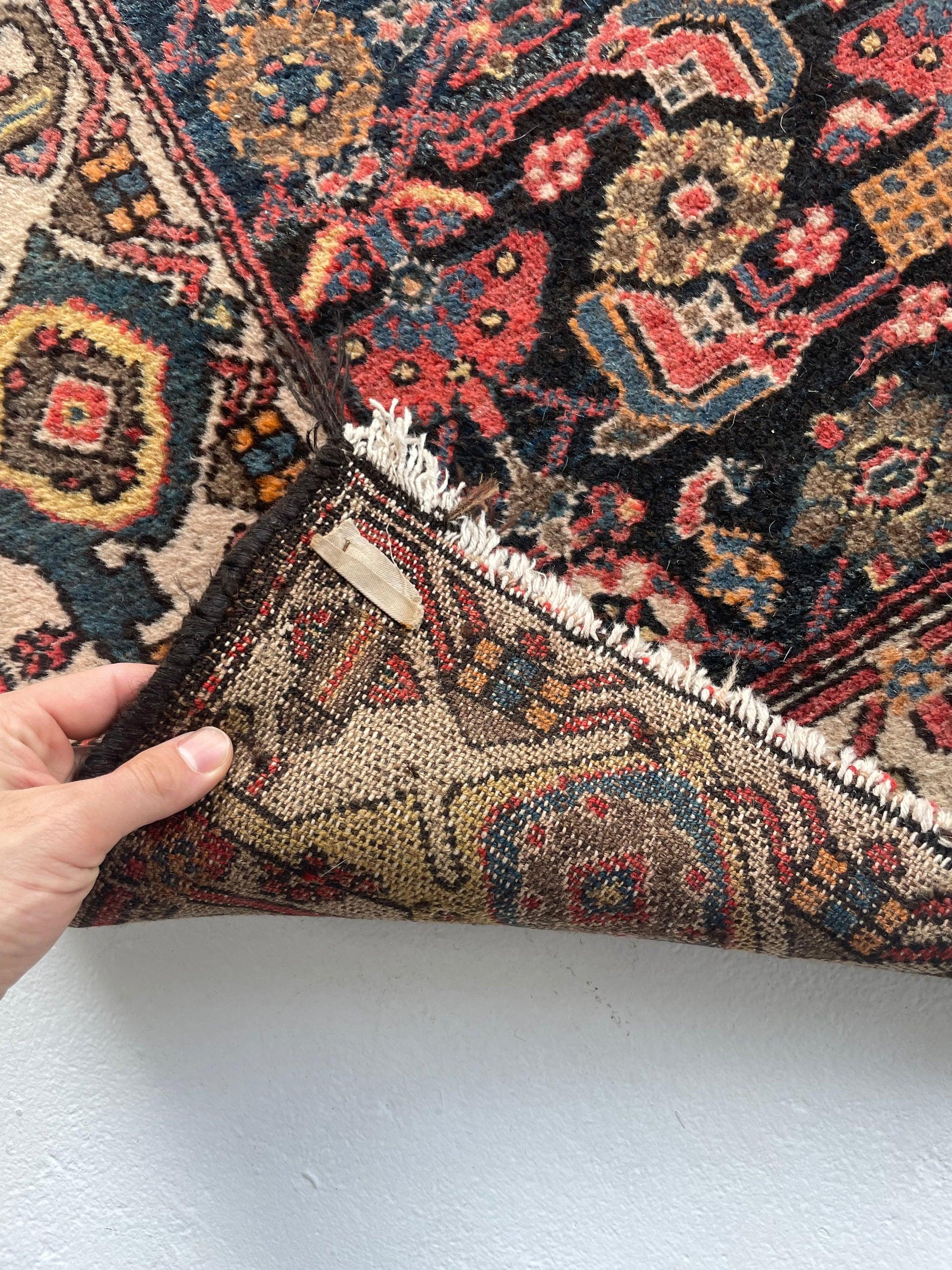 Charming & Colorful Herati Rug with Turtle Serapi Border, c. 1940-50's In Good Condition For Sale In Milwaukee, WI
