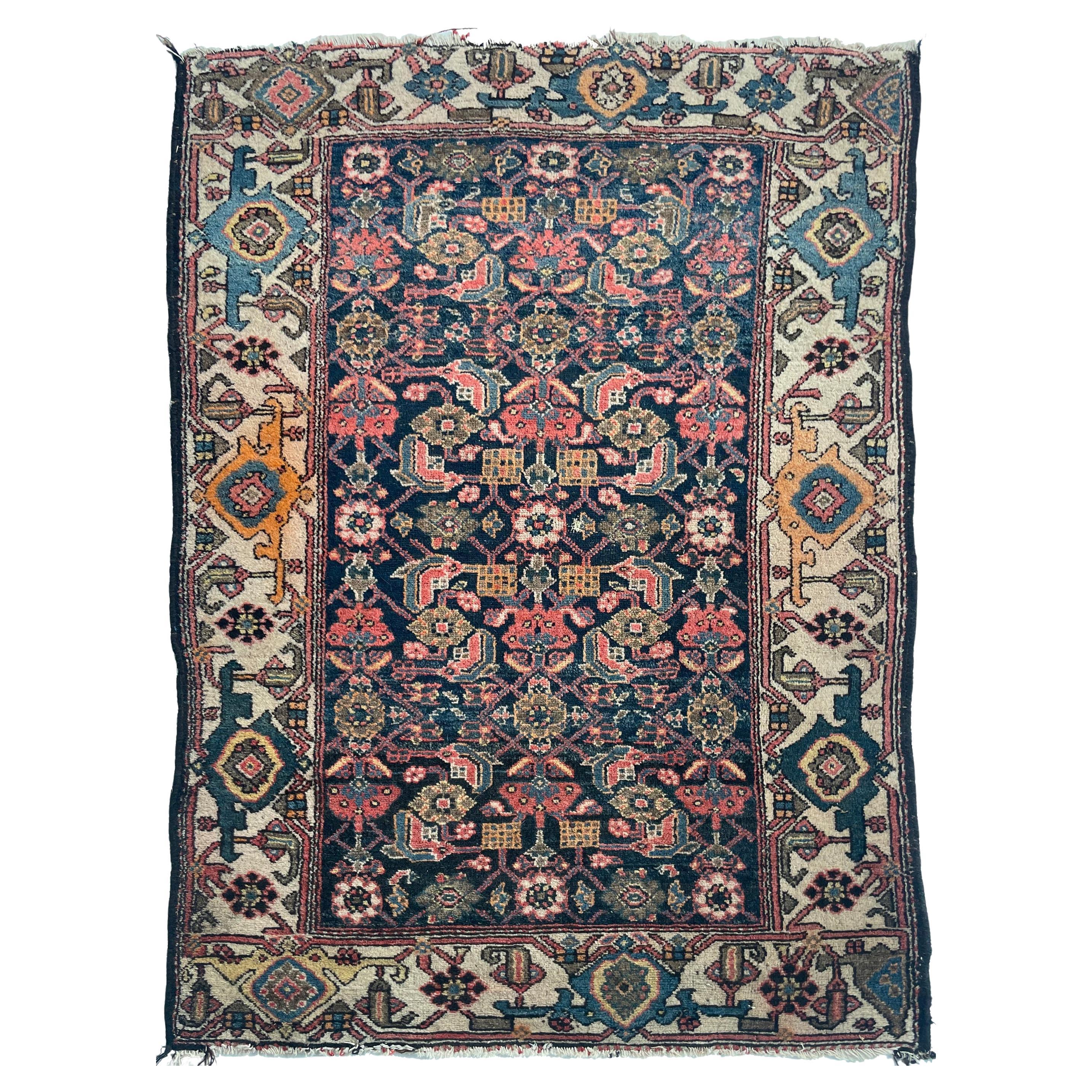 Encantadora y colorida alfombra herati con borde de tortuga serapi, c. 1940-50