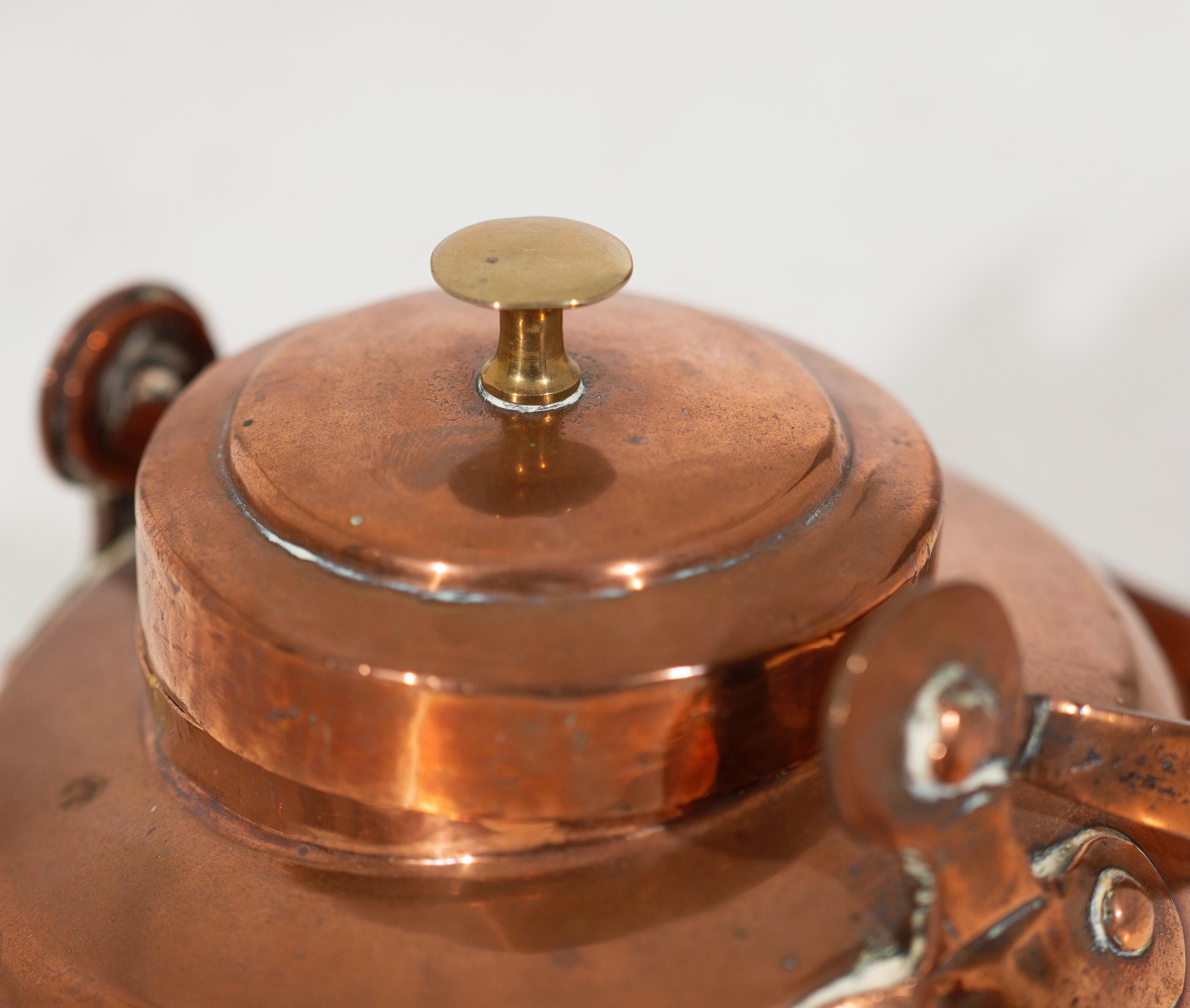 Charming copper boiler, signed, circa 1750. In Good Condition For Sale In Aalsgaarde, DK