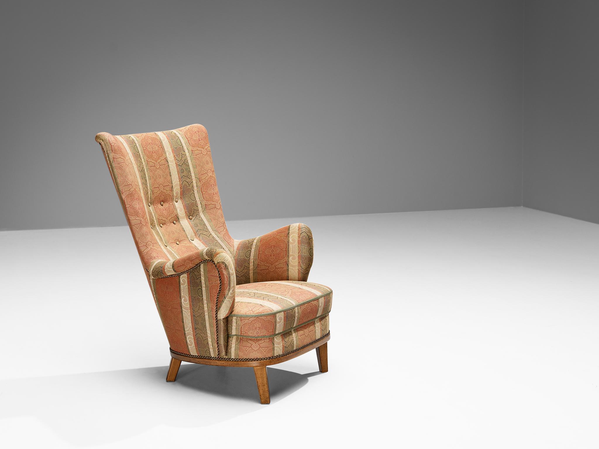 Charming Danish Easy Chair in Patterned Upholstery In Good Condition For Sale In Waalwijk, NL