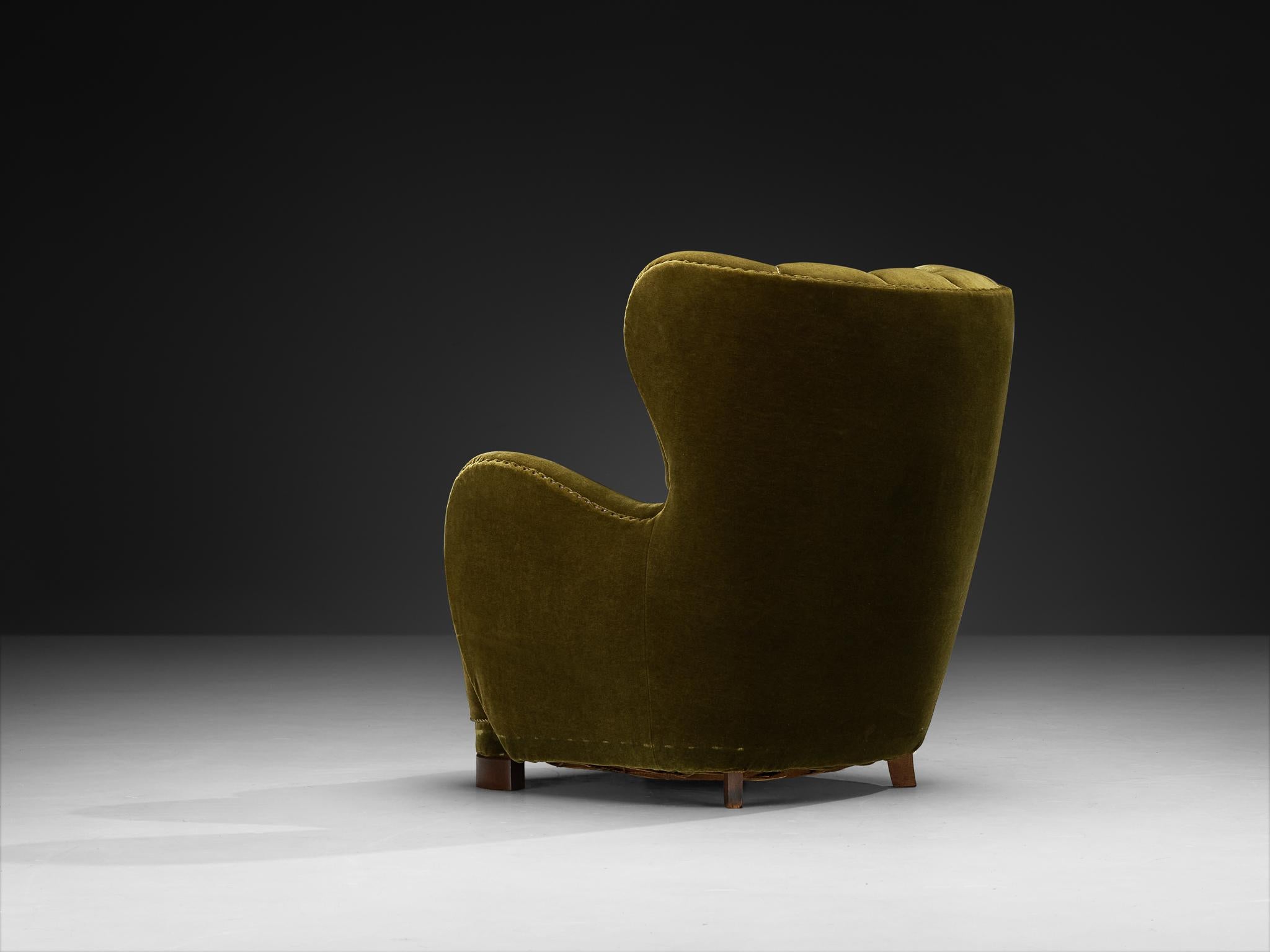 Charmante chaise longue danoise en velours vert foncé Bon état - En vente à Waalwijk, NL