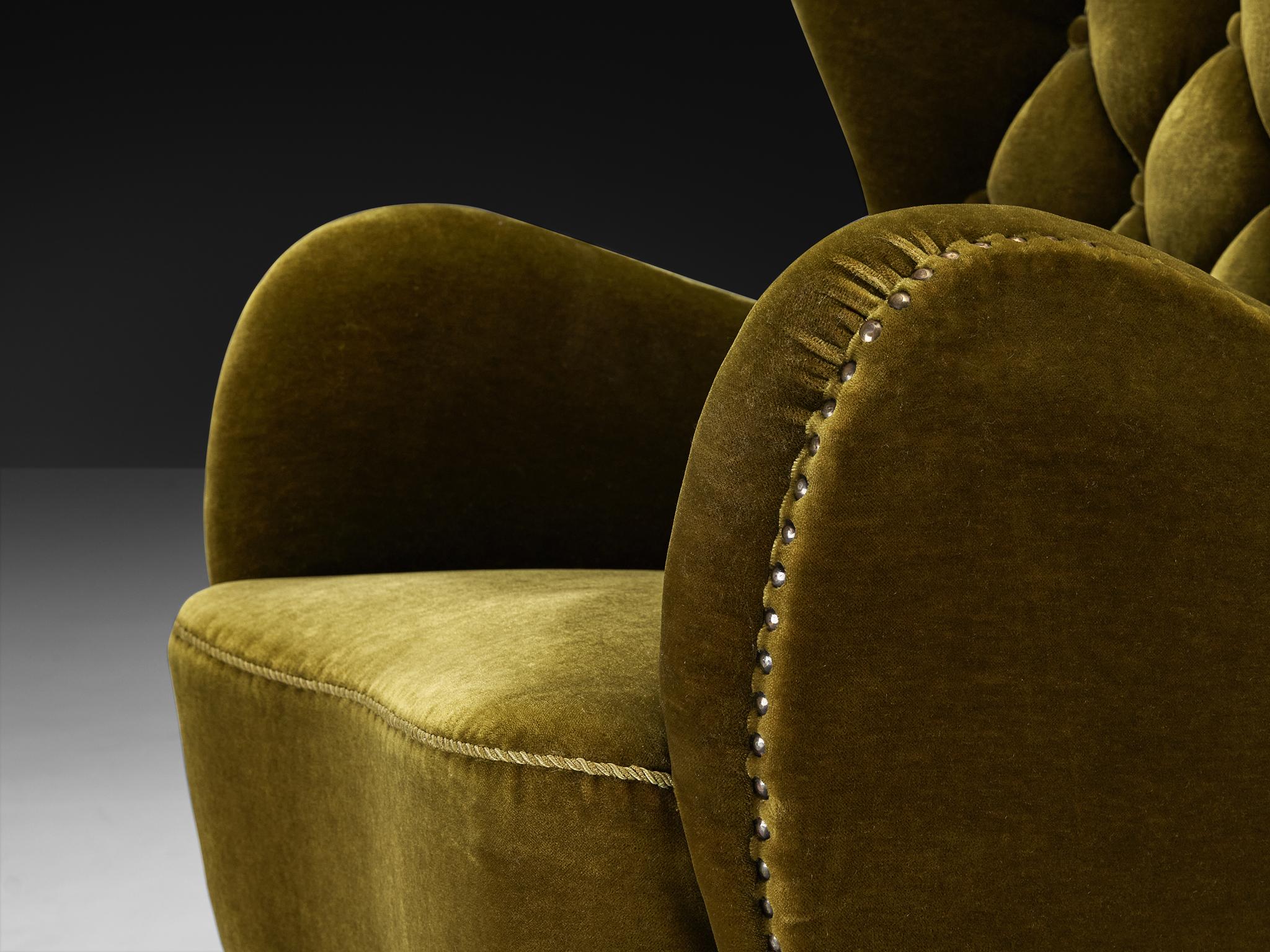 Charmante chaise longue danoise en velours vert foncé en vente 1
