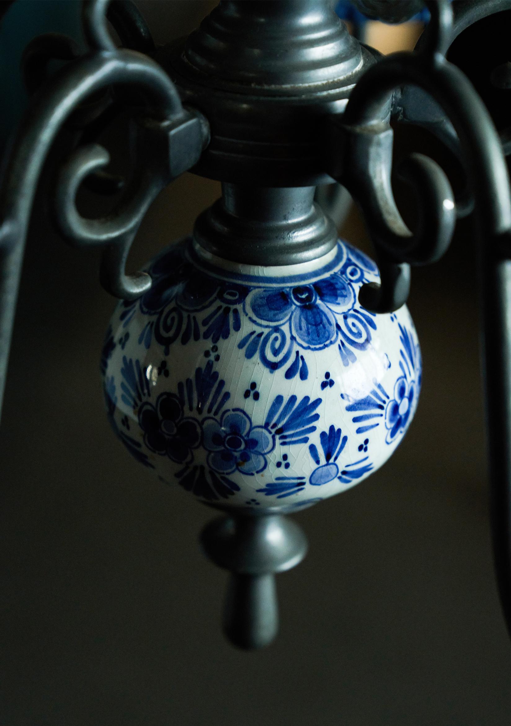 This charming chandelier is a bit unusual because the combination of pewter and delft is not as common as delft with brass.
The light is all original and has been wired for the US market. The blue and white delft ceramics are so classic and fresh.