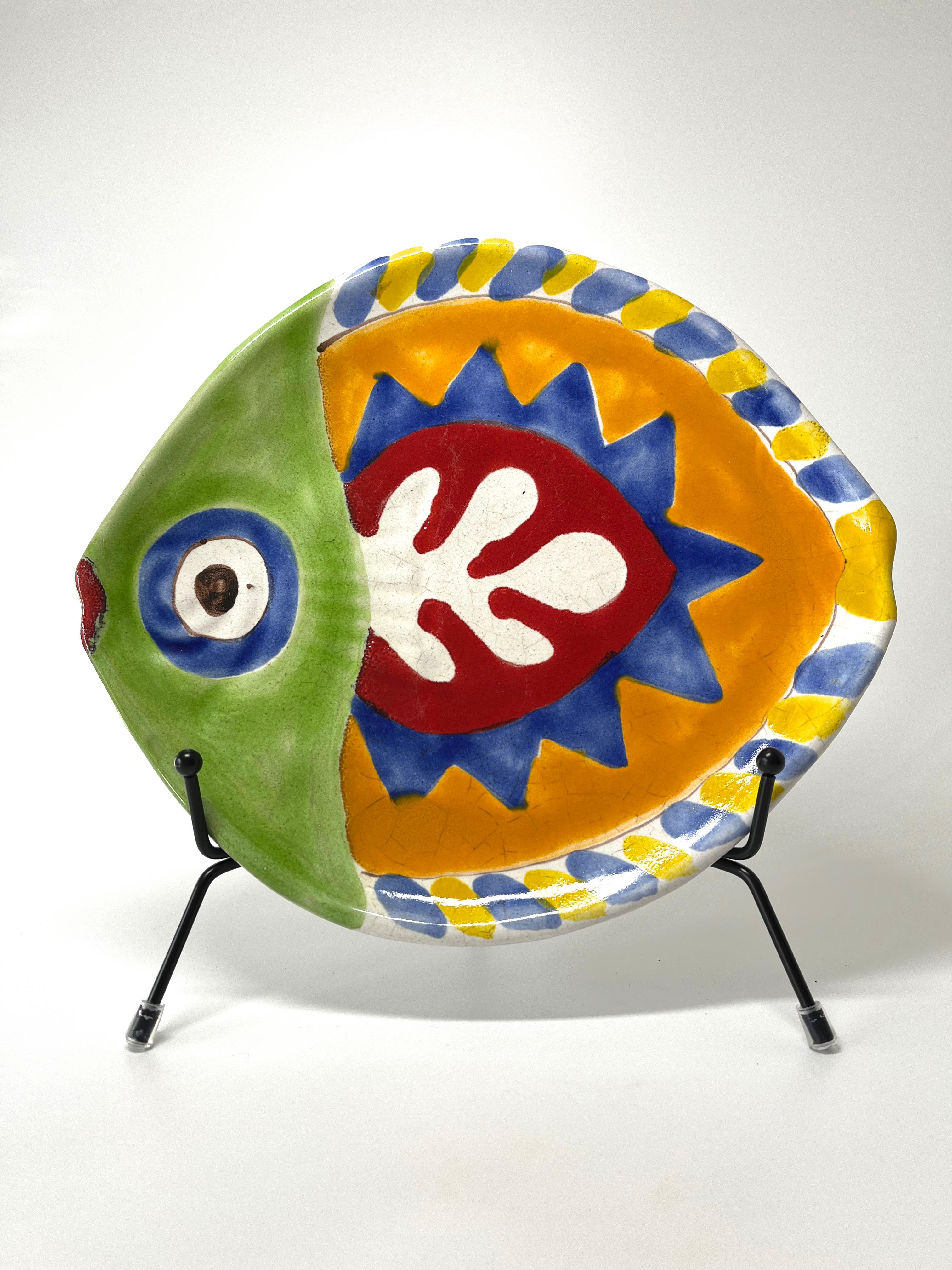 Incredibly vibrant colours adorn this hand decorated fish platter by DeSimone, Italy
Enthusiastically hand painted, a signature of DeSimone style
Circa 1960's
Signed DeSimone, Italy
Height 1 inch, Width 9 inch, Depth 8 inch
In very good condition.