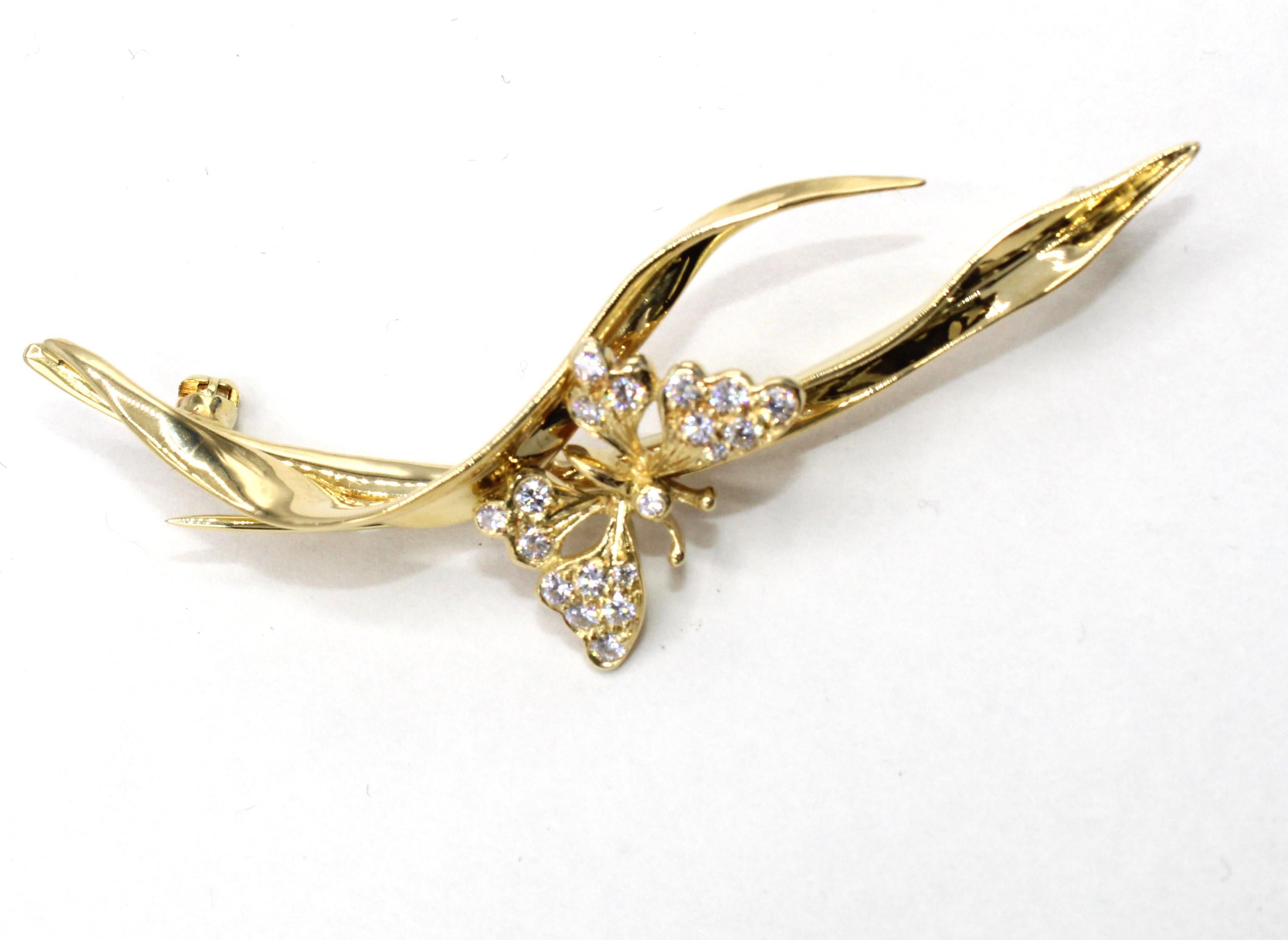 Contemporary Charming Diamond 18 Karat Gold Butterfly Brooch