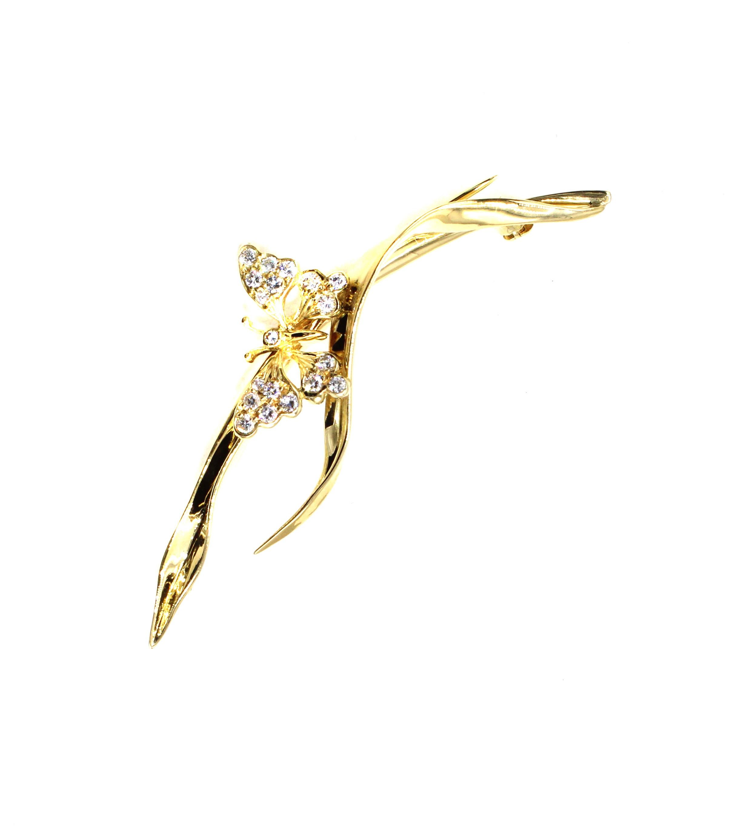 Round Cut Charming Diamond 18 Karat Gold Butterfly Brooch